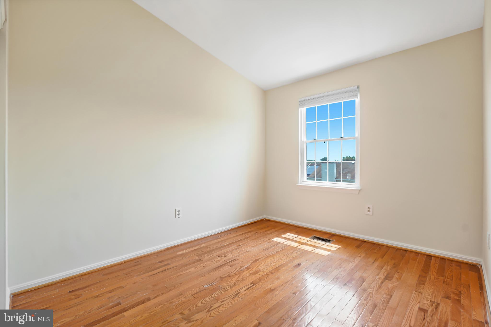 CALVERTON - Residential Lease