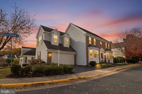 6325 Alderman Drive, Alexandria, VA MLS: VAFX2278154