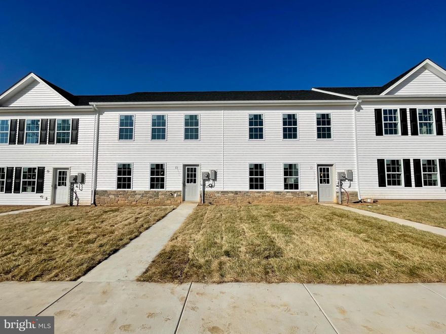 Builder Will Pay 3% Towards Closing Costs

Immediate Delivery!

Welcome to this charming townhouse with 1,536 sq ft of space, featuring 3 bedrooms and 2.5 bathrooms.

The first floor has a large family room with an open layout and lots of natural light. Adjacent is an L-shaped kitchen with modern appliances, ample countertops, and plenty of cabinets.

Upstairs, you'll find three bedrooms, offering privacy and tranquility. There are 2.5 bathrooms: one full bathroom upstairs and a half bath on the first floor for convenience.