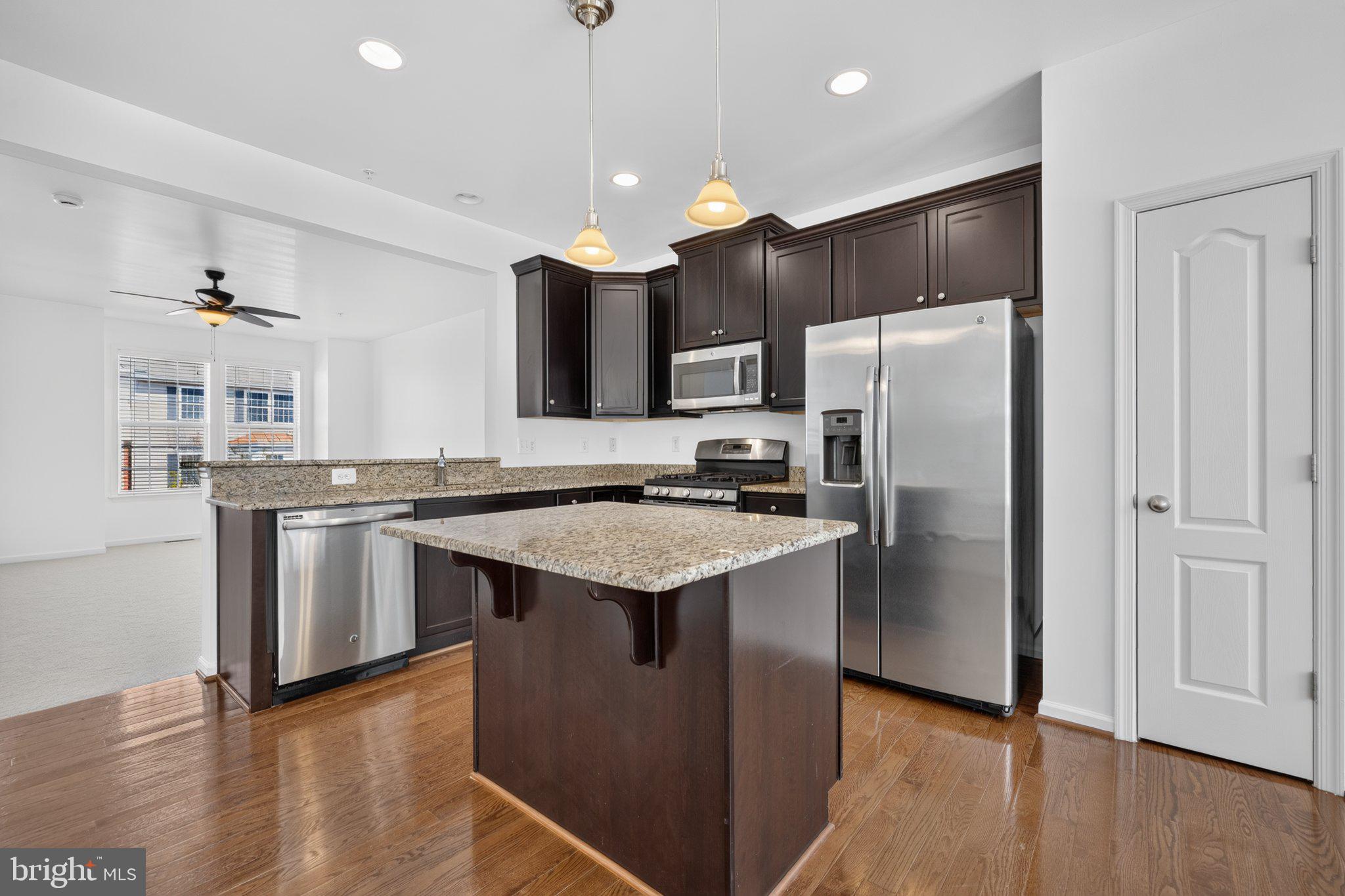 1112 FRONTLINE DRIVE