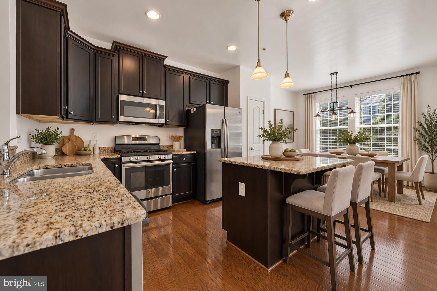 1112 FRONTLINE DRIVE