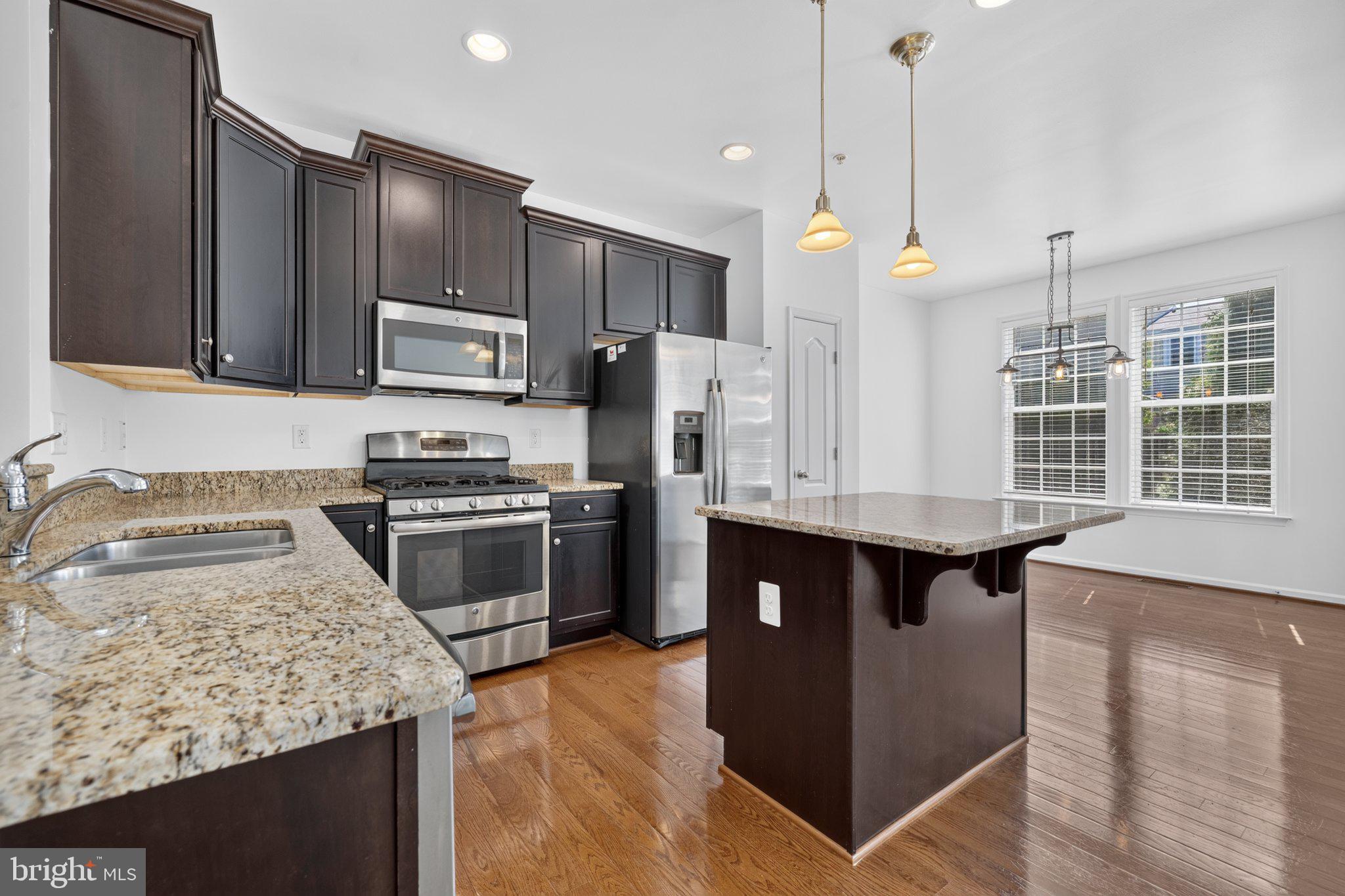 1112 FRONTLINE DRIVE