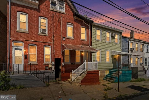 Townhouse For Sale - 134 Rose St-old<br/> TRENTON, NJ 08619