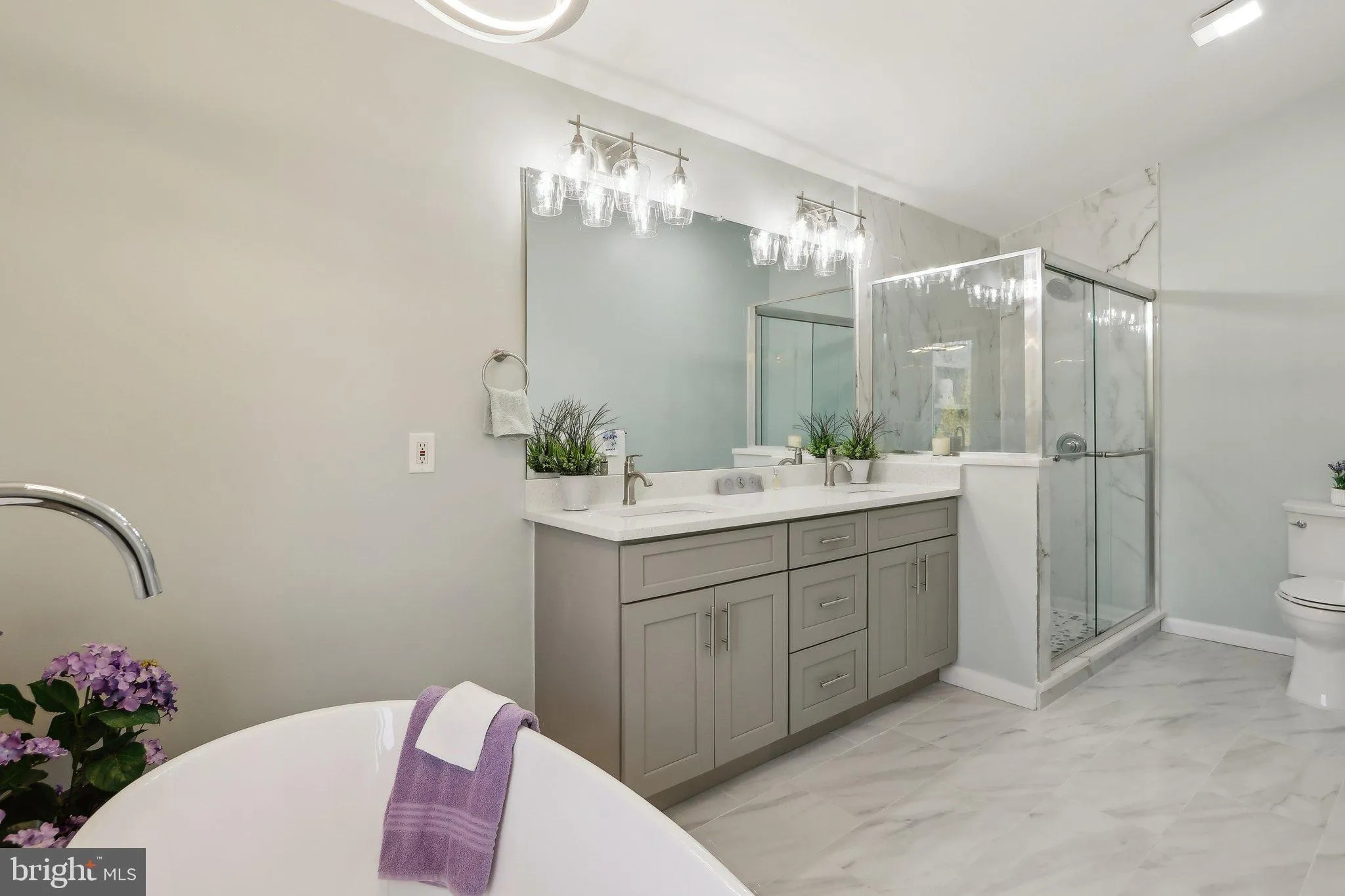 West Windsor, New Jersey 08550, United States, 5 Bedrooms Bedrooms, ,3 BathroomsBathrooms,Residential,Contingent,88209