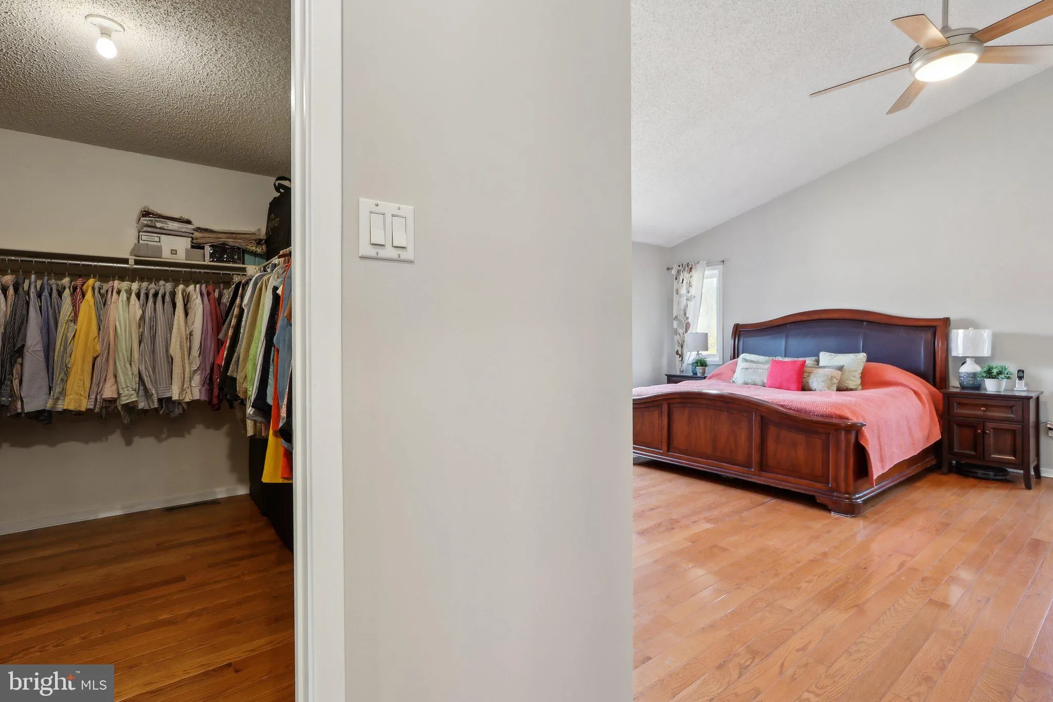 West Windsor, New Jersey 08550, United States, 5 Bedrooms Bedrooms, ,3 BathroomsBathrooms,Residential,Contingent,88209