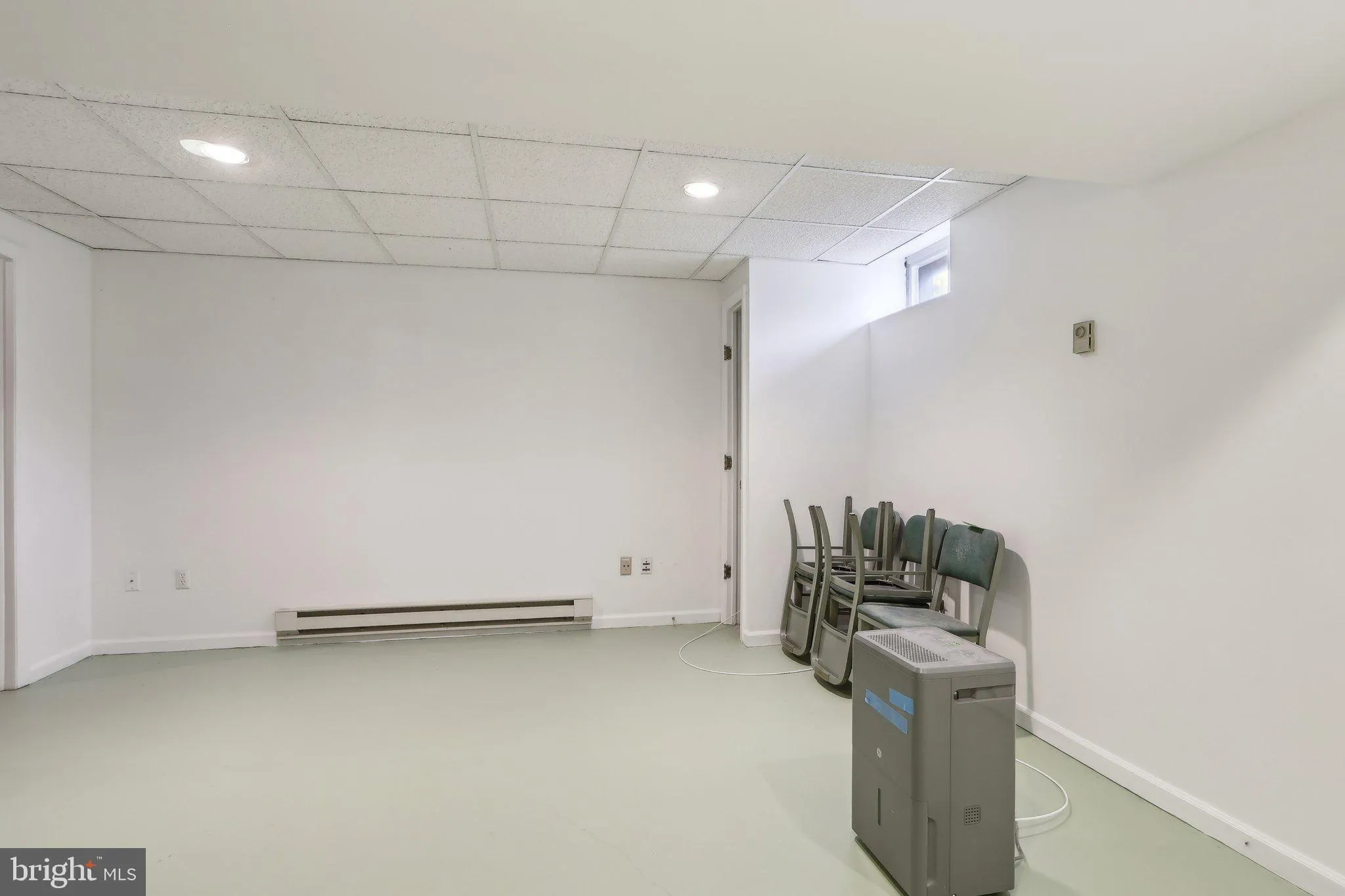 West Windsor, New Jersey 08550, United States, 5 Bedrooms Bedrooms, ,3 BathroomsBathrooms,Residential,Contingent,88209