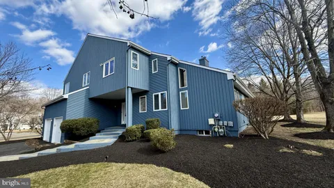 8 Margaret Ct, West Windsor, NJ MLS: NJME2055170