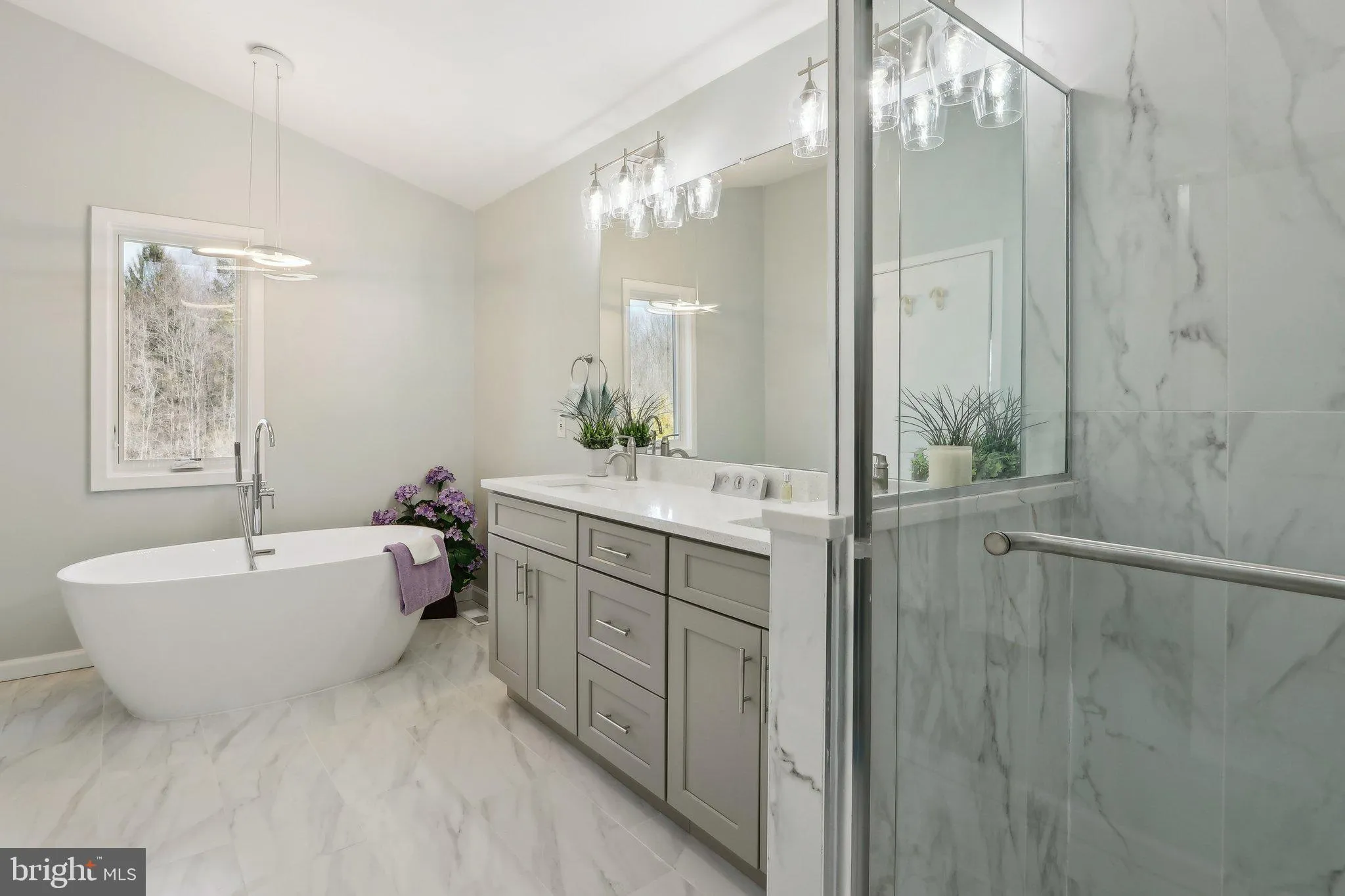 West Windsor, New Jersey 08550, United States, 5 Bedrooms Bedrooms, ,3 BathroomsBathrooms,Residential,Contingent,88209