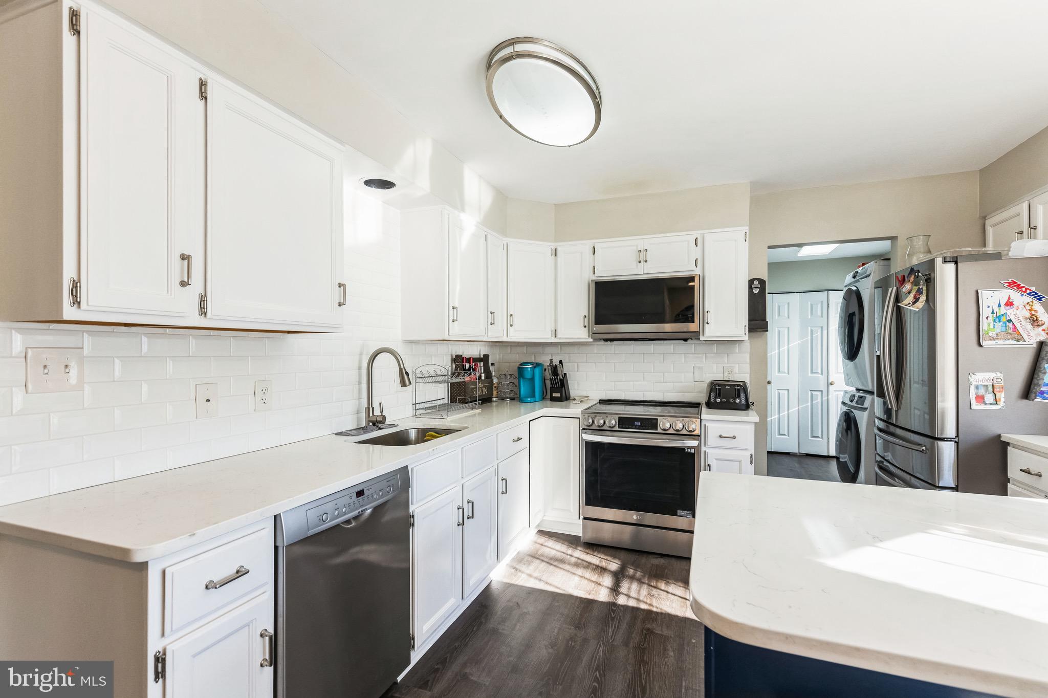 AVALON SHORES - Residential