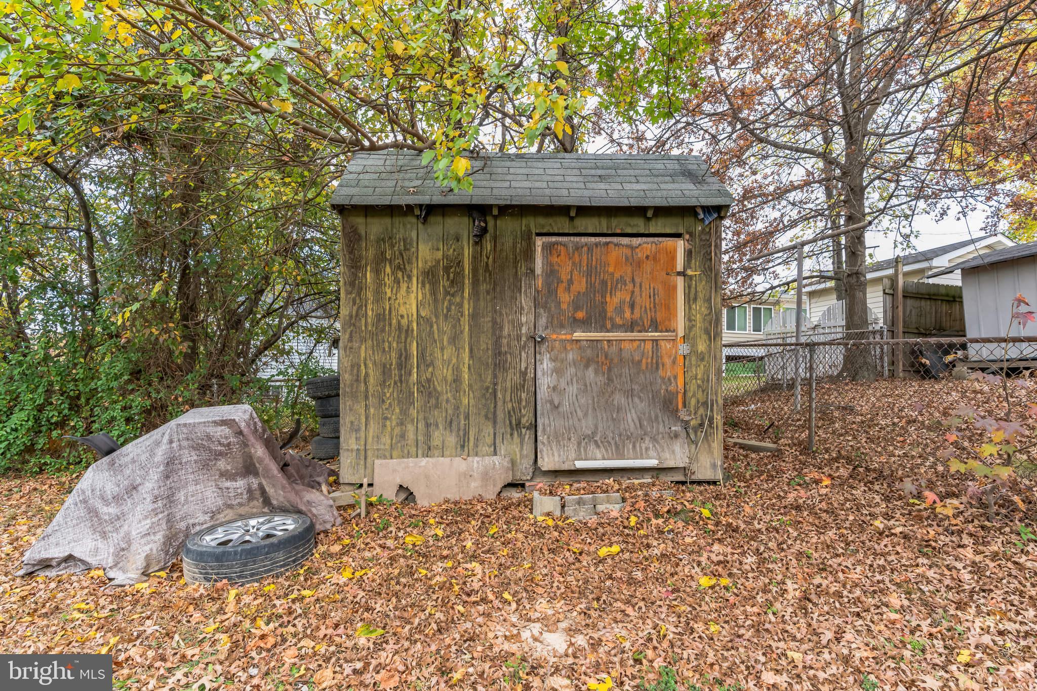 LANHAM WOODS - Residential