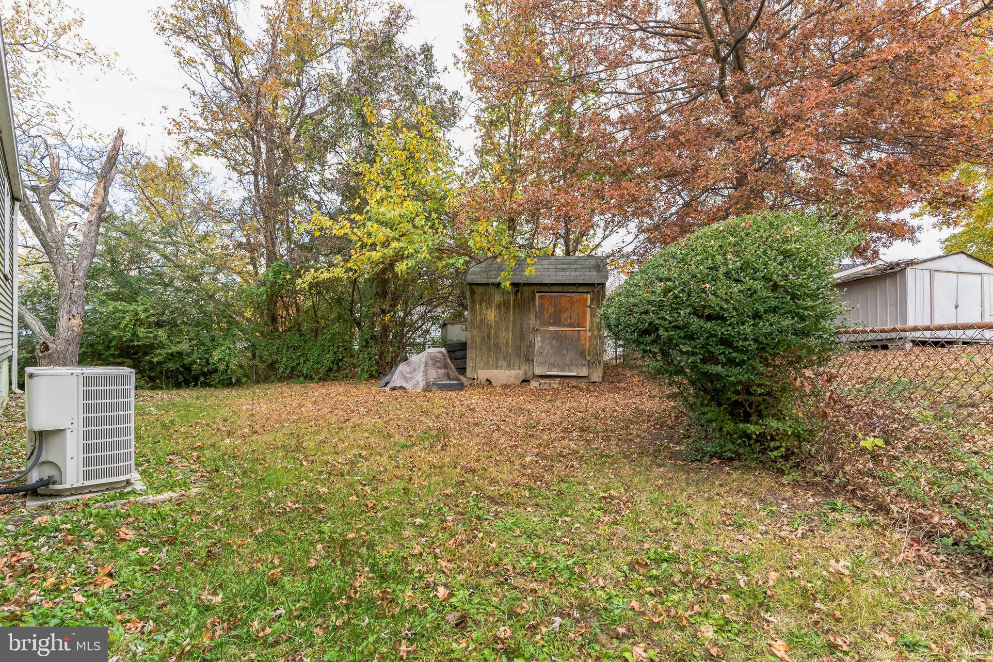 LANHAM WOODS - Residential