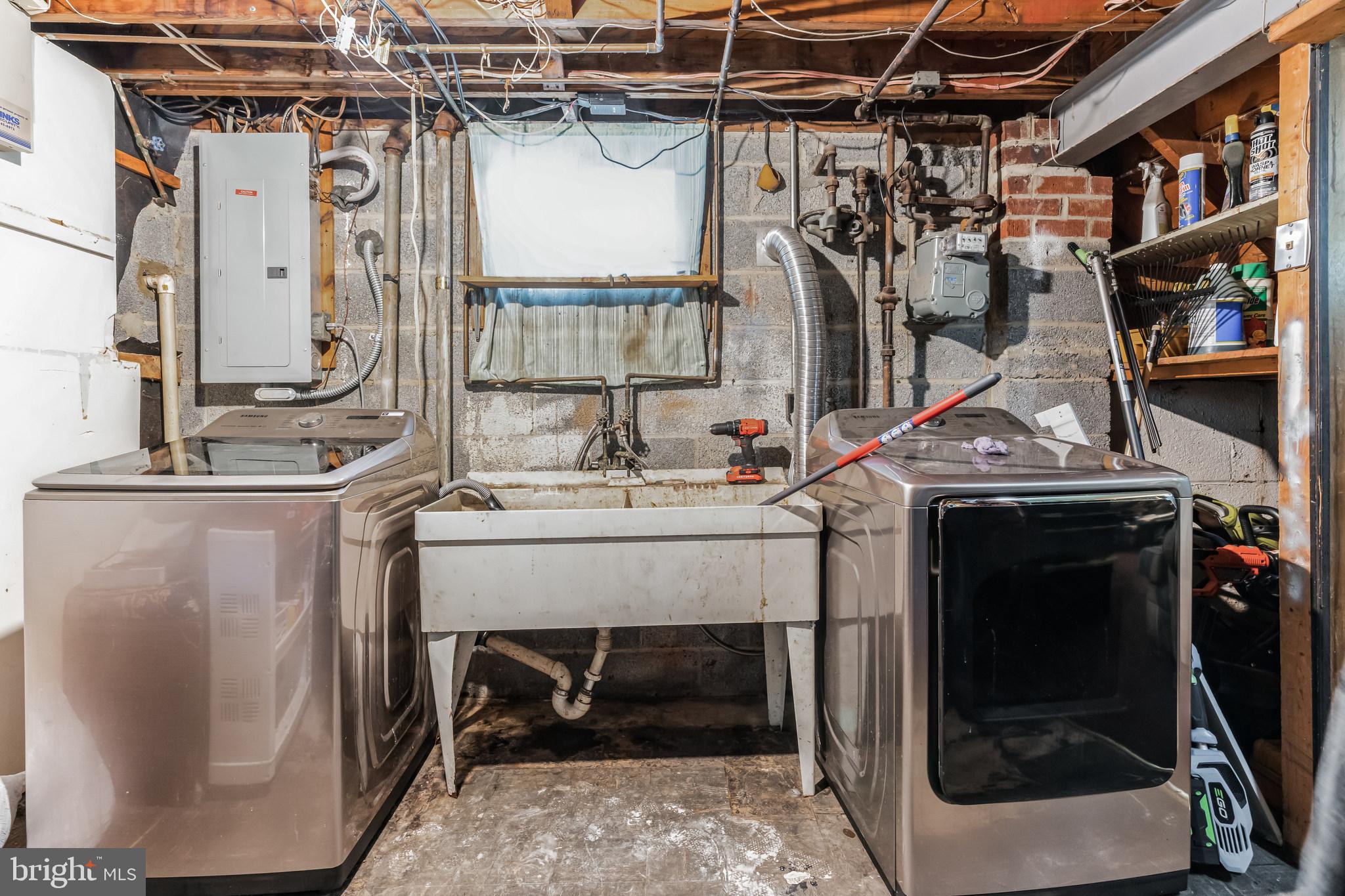 LANHAM WOODS - Residential