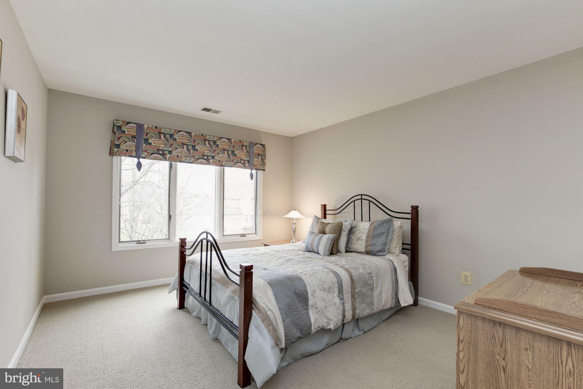 HOBBITS GLEN - Residential