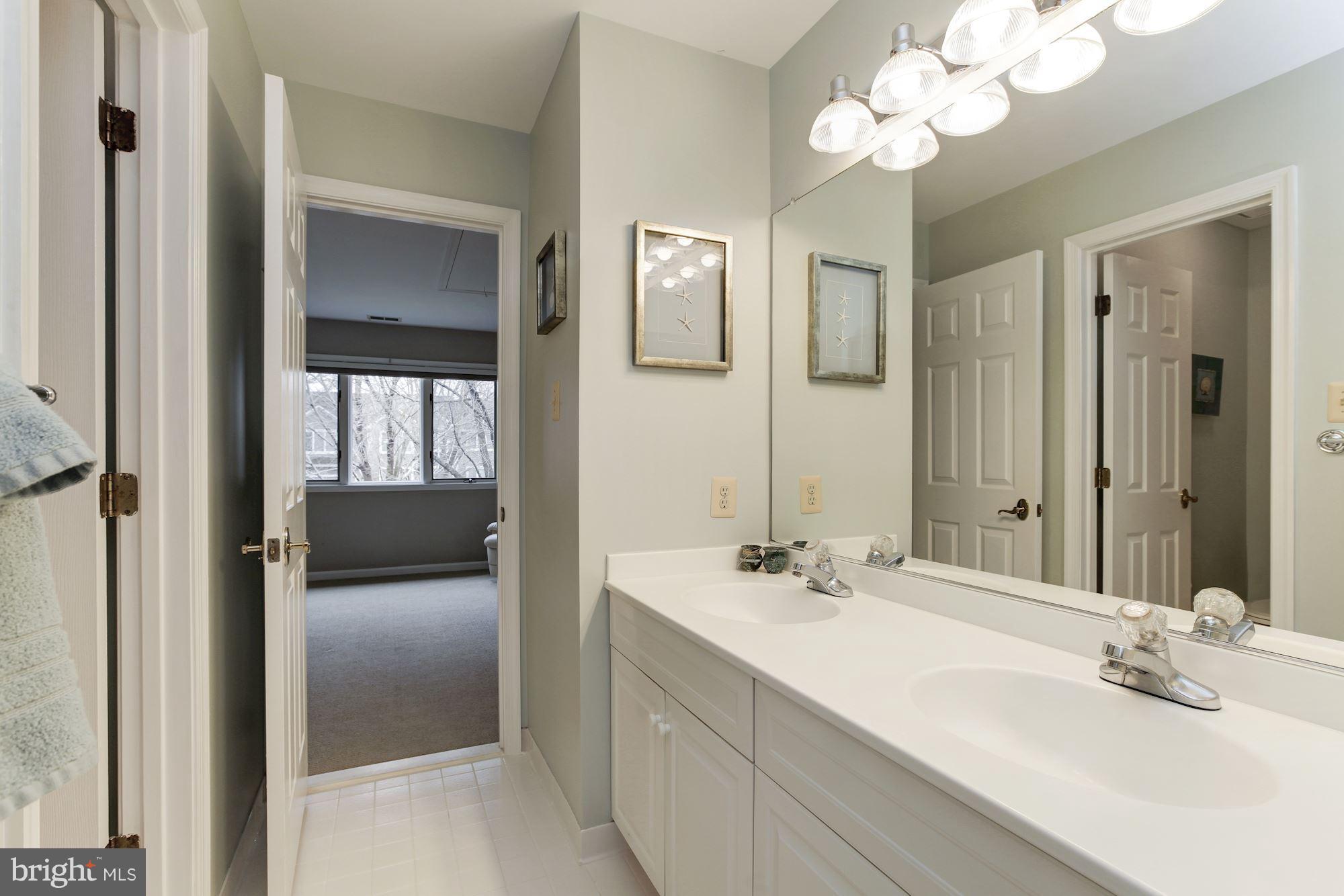 HOBBITS GLEN - Residential