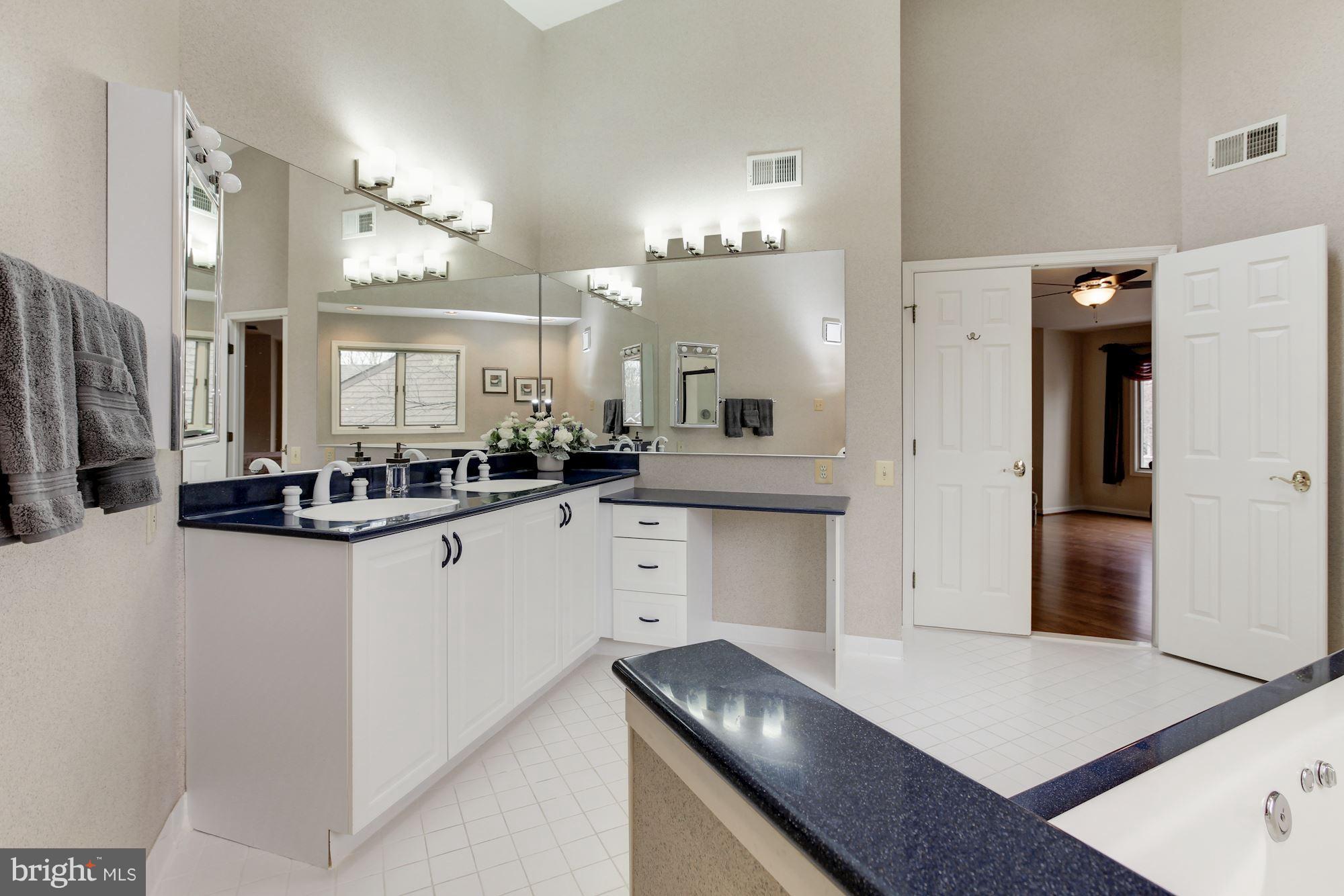 HOBBITS GLEN - Residential