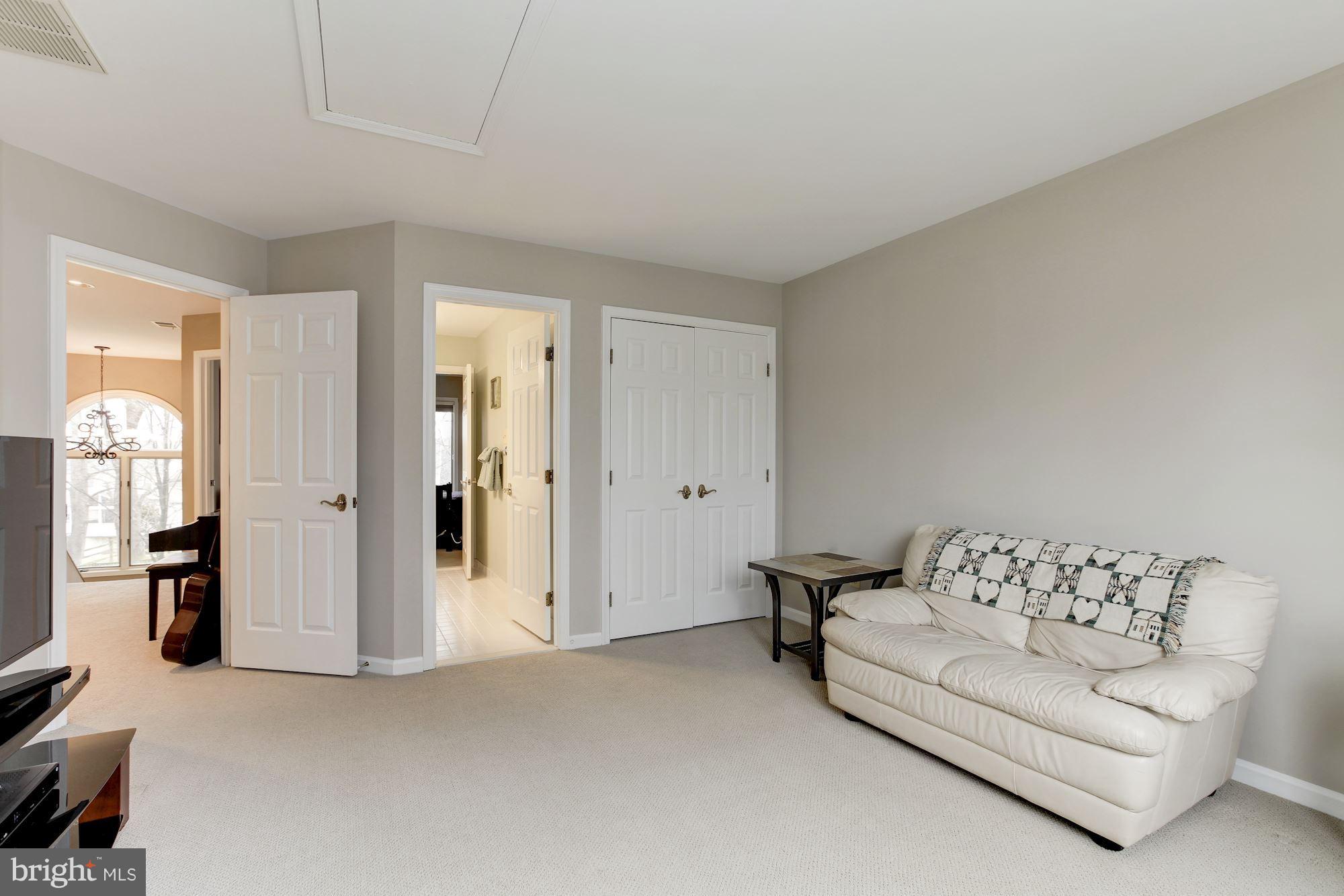 HOBBITS GLEN - Residential