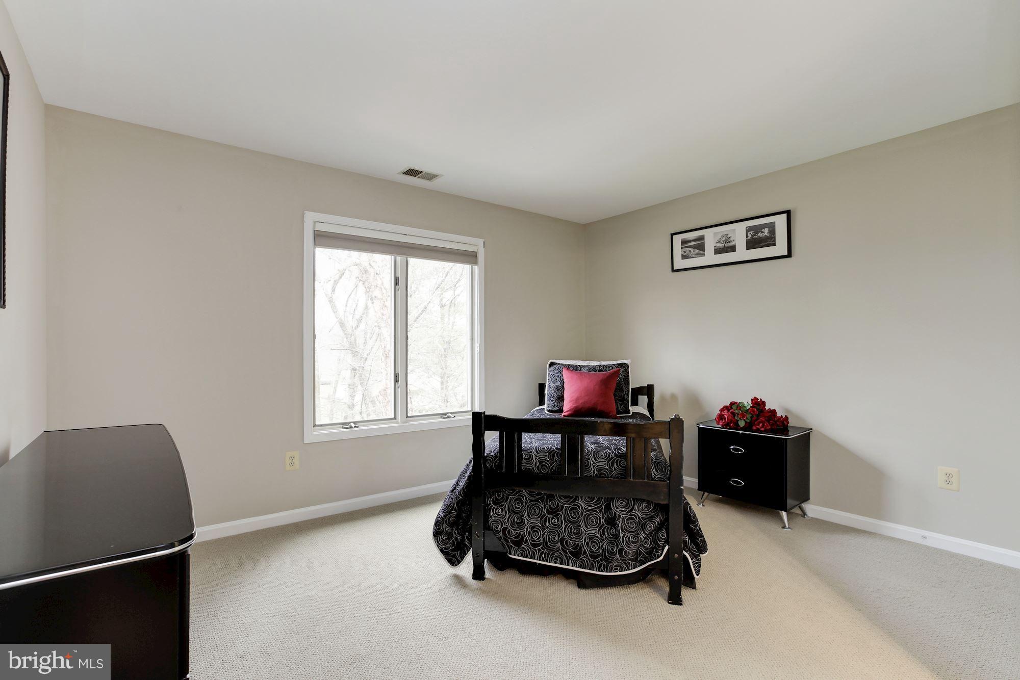 HOBBITS GLEN - Residential