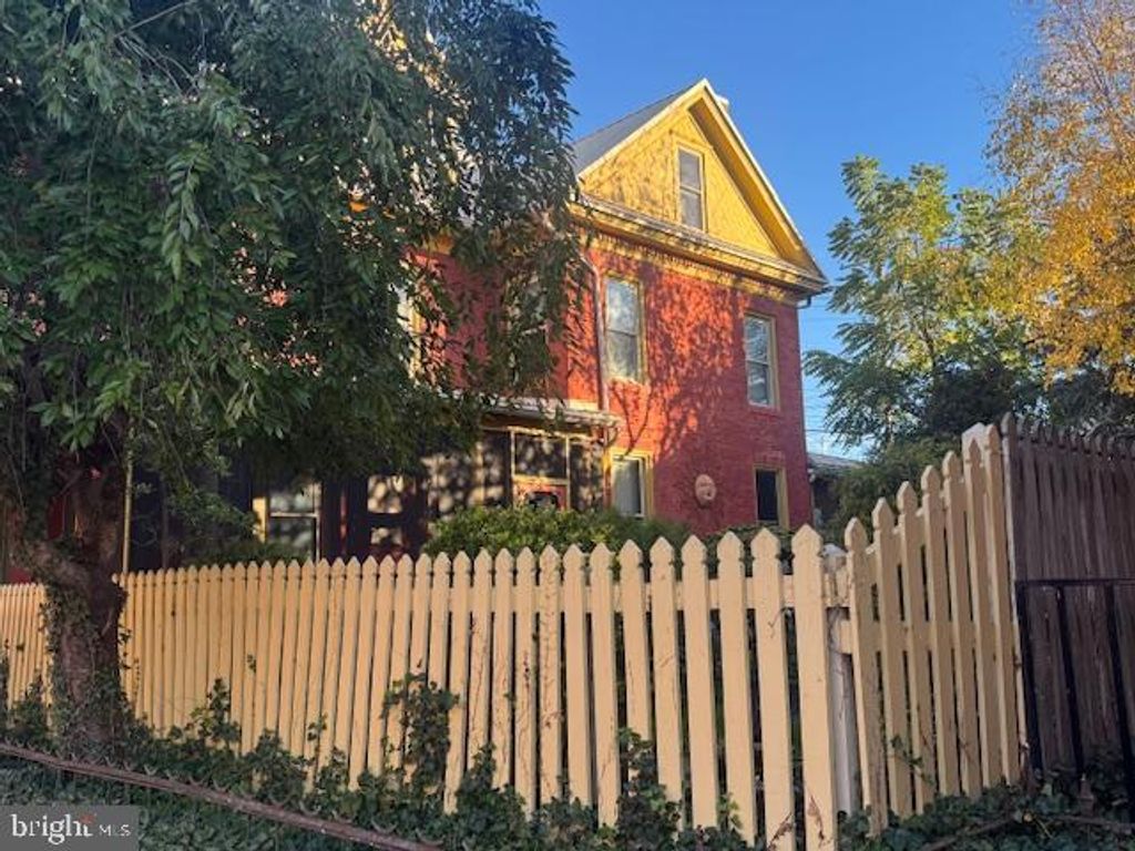 Photo of 11 N Wayne St, LEWISTOWN, PA 17044 (MLS # PAMF2052672)