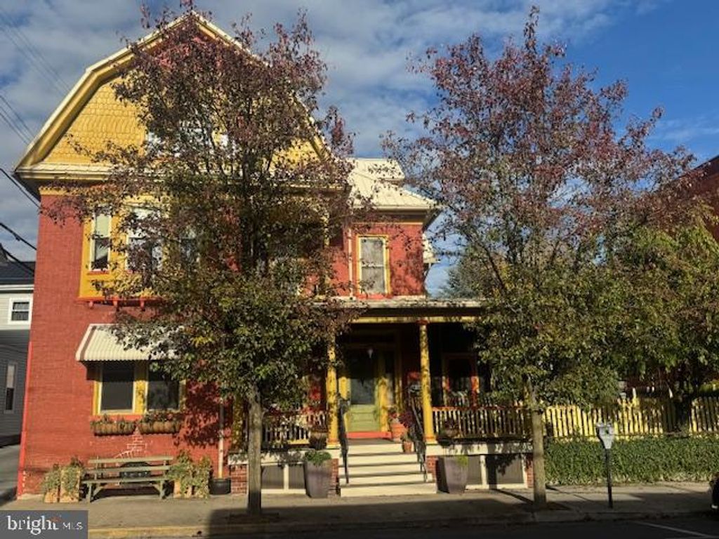 Photo of 11 N Wayne St, LEWISTOWN, PA 17044 (MLS # PAMF2052672)