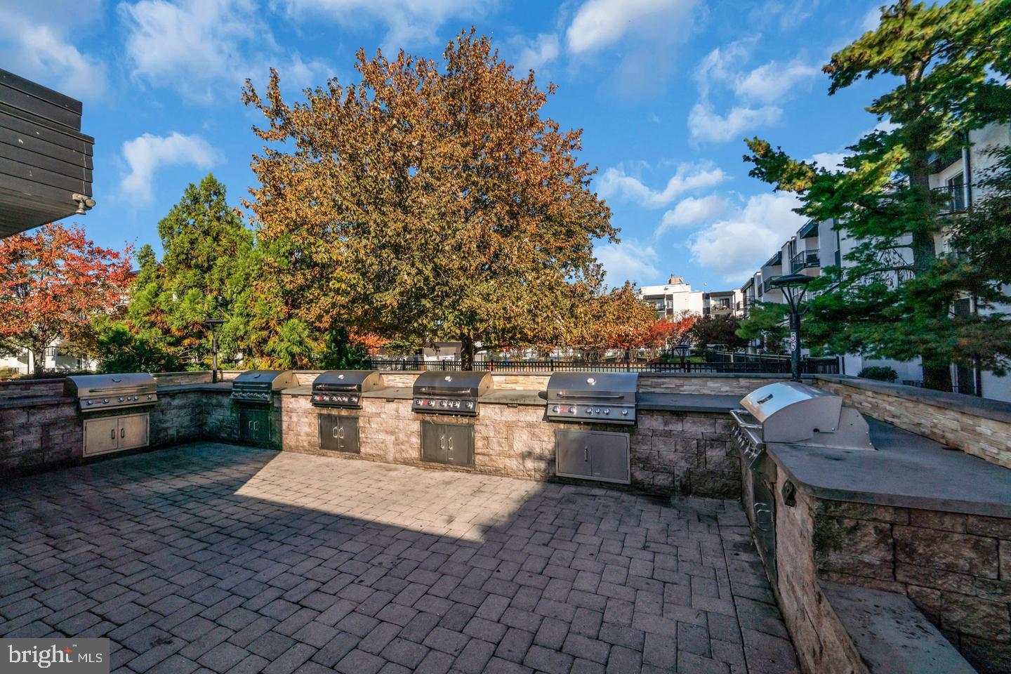 EOS TWENTY-ONE - Residential