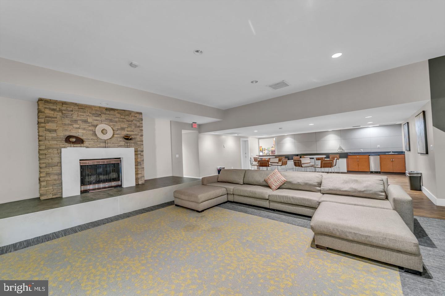 EOS TWENTY-ONE - Residential