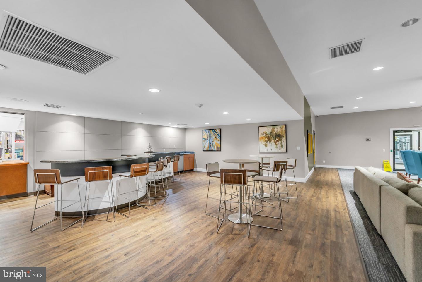 EOS TWENTY-ONE - Residential