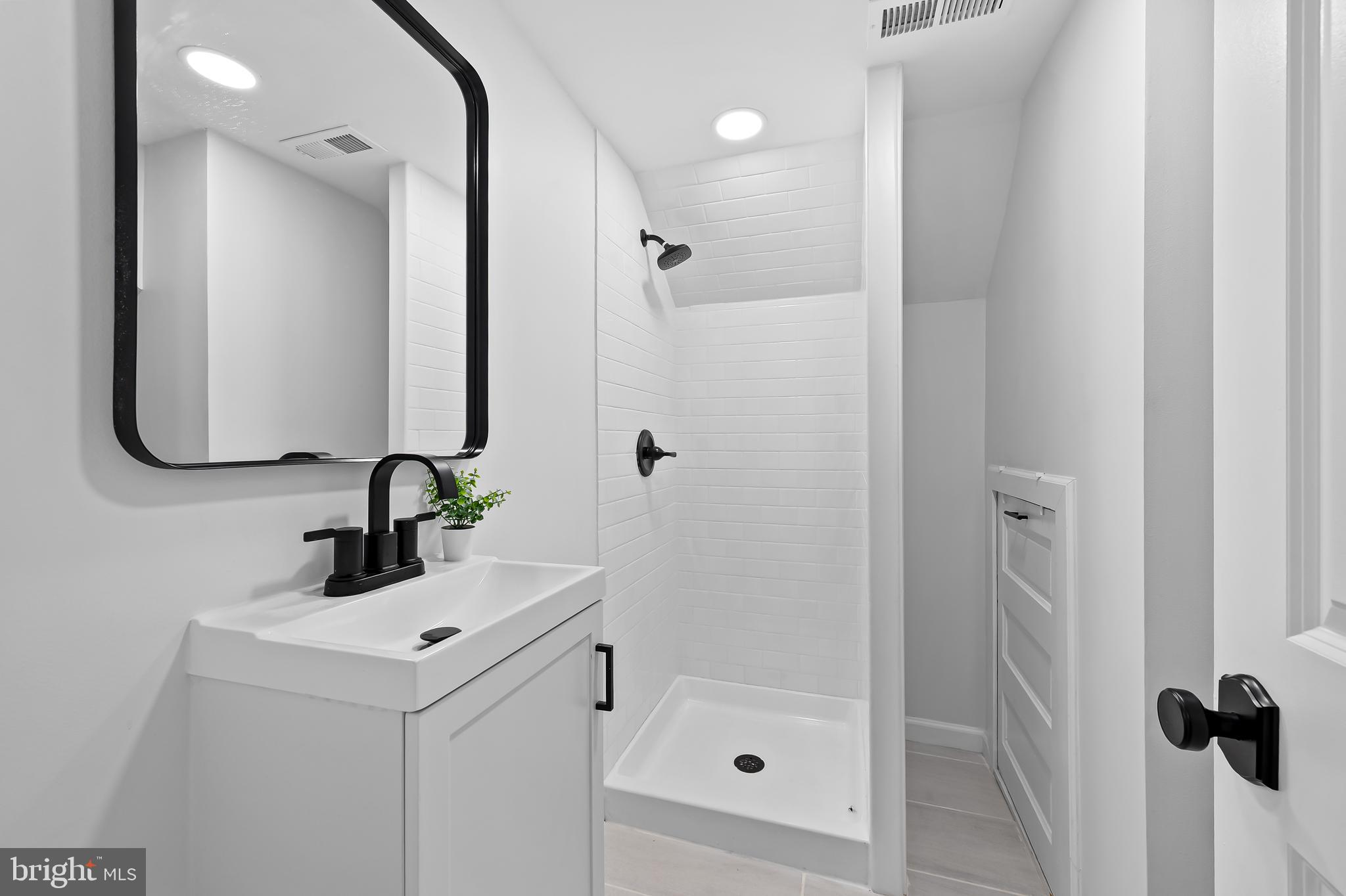 CHARLES VILLAGE - Residential