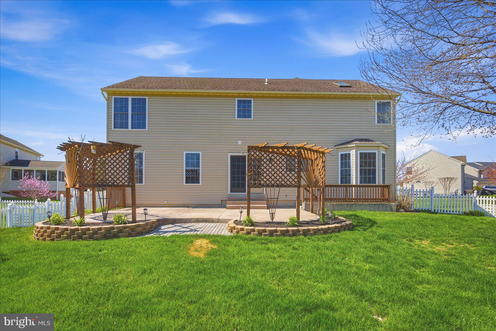 FOREST LAKES - Residential