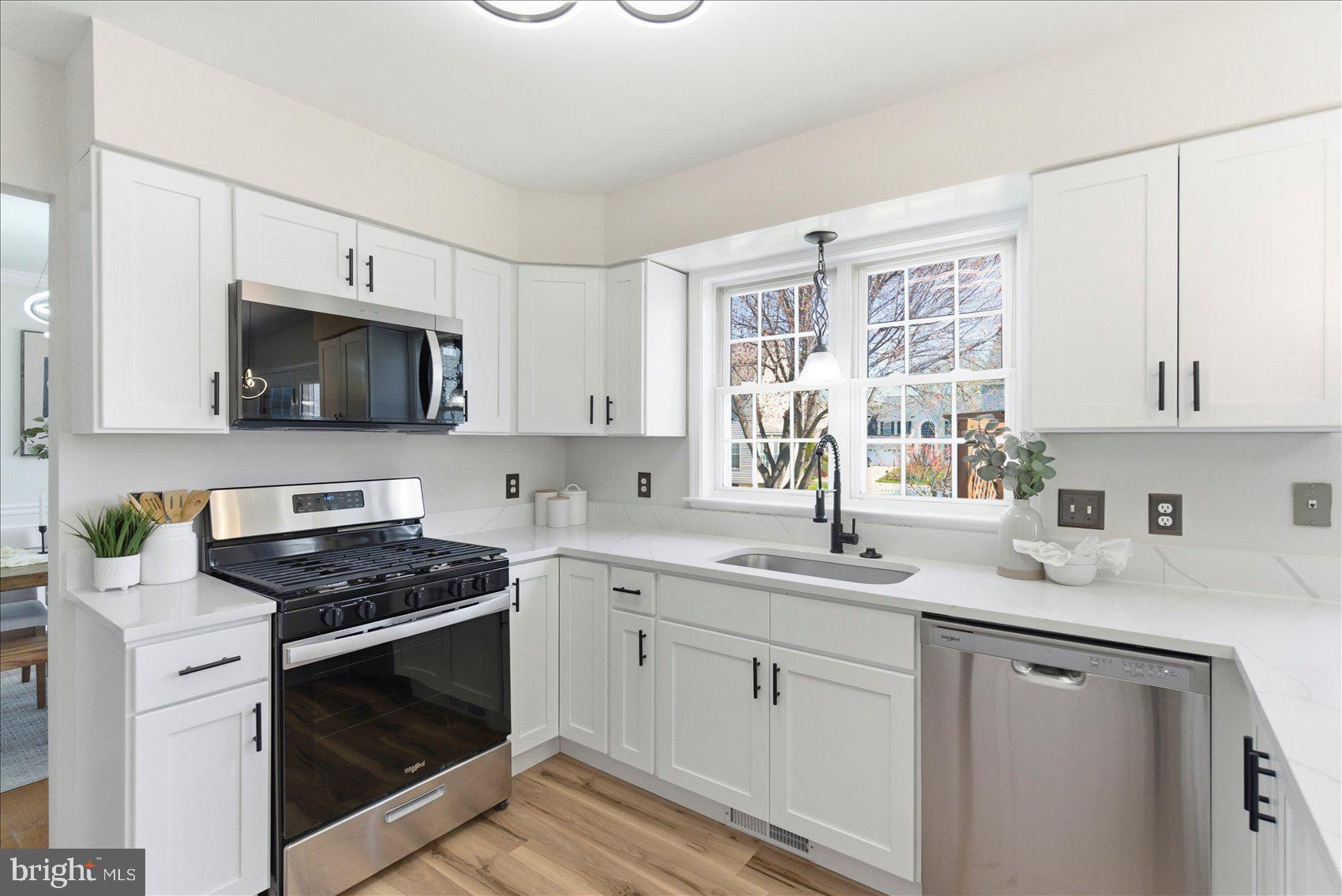 FOREST LAKES - Residential