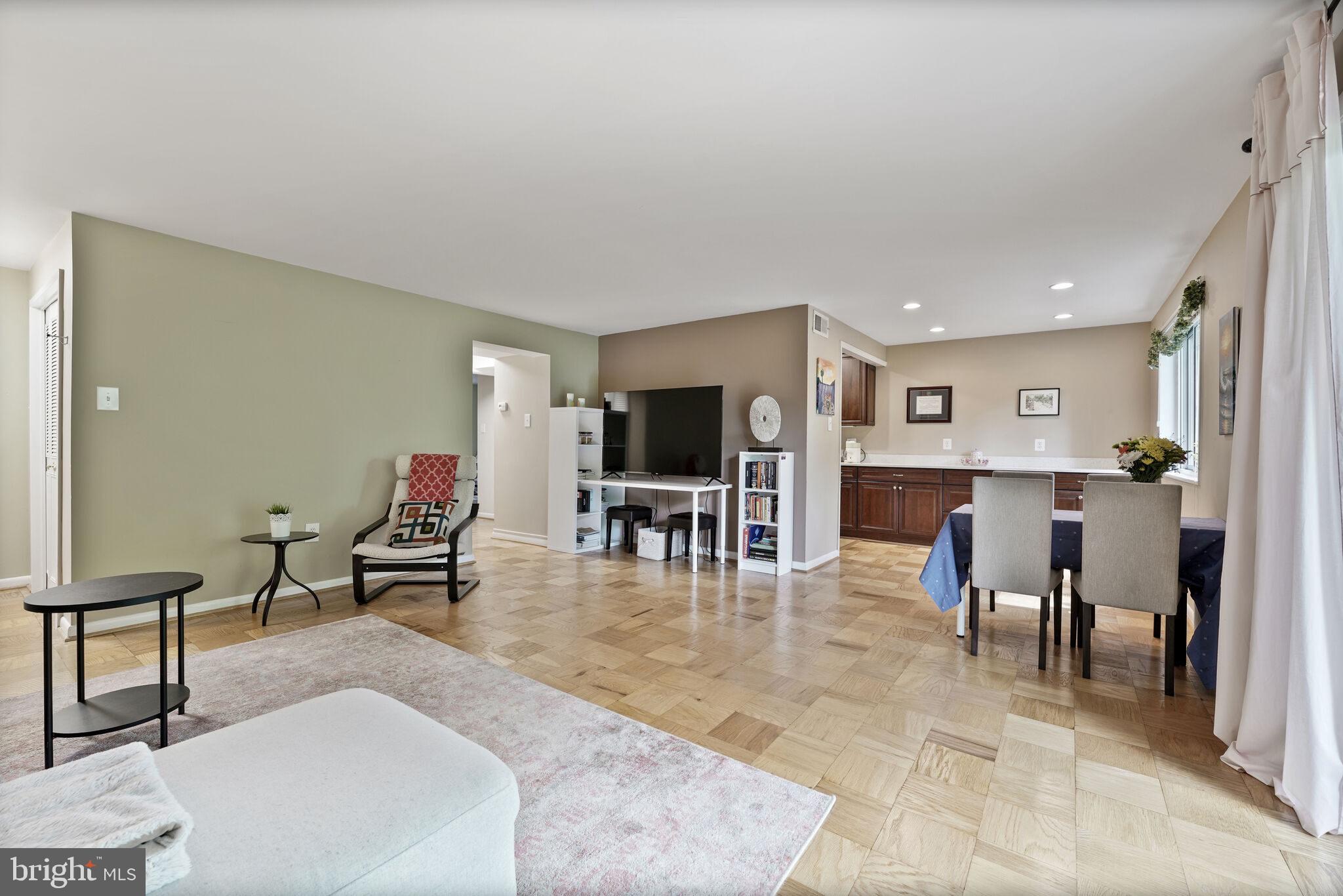 10228 ROCKVILLE PIK 201