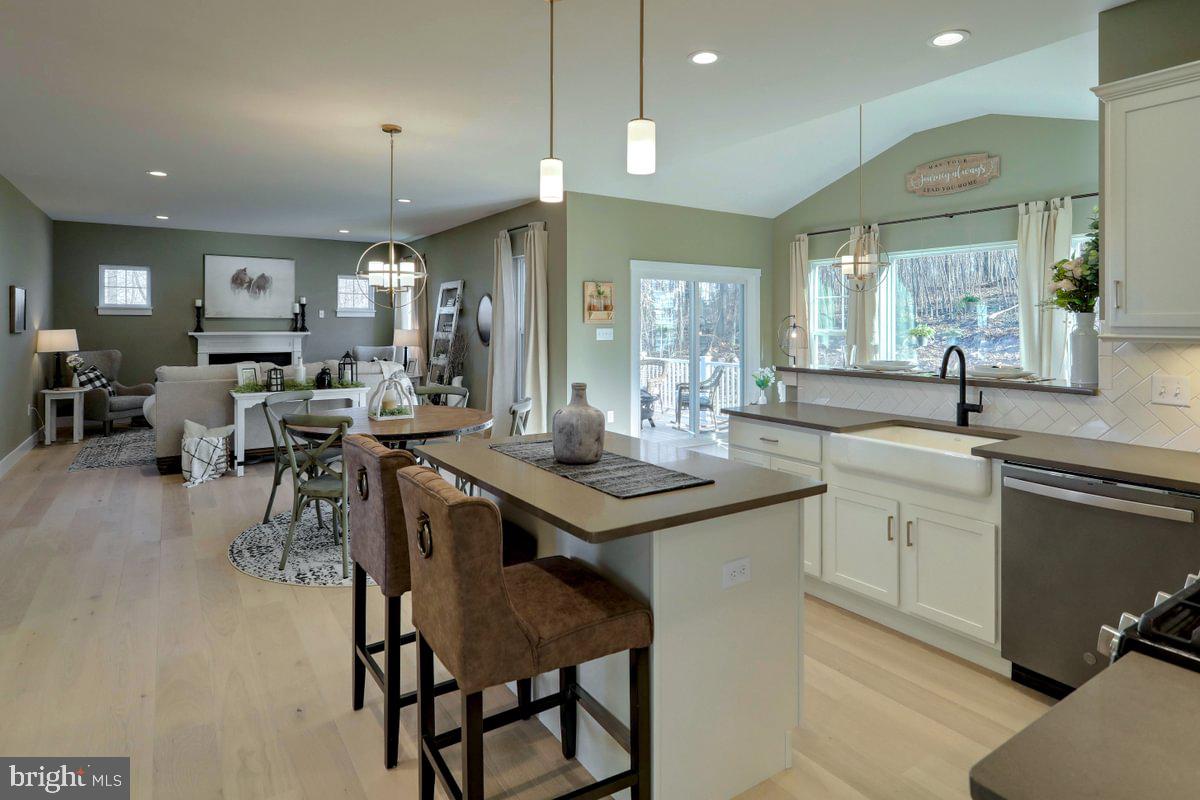 MEADOWBROOK - Residential