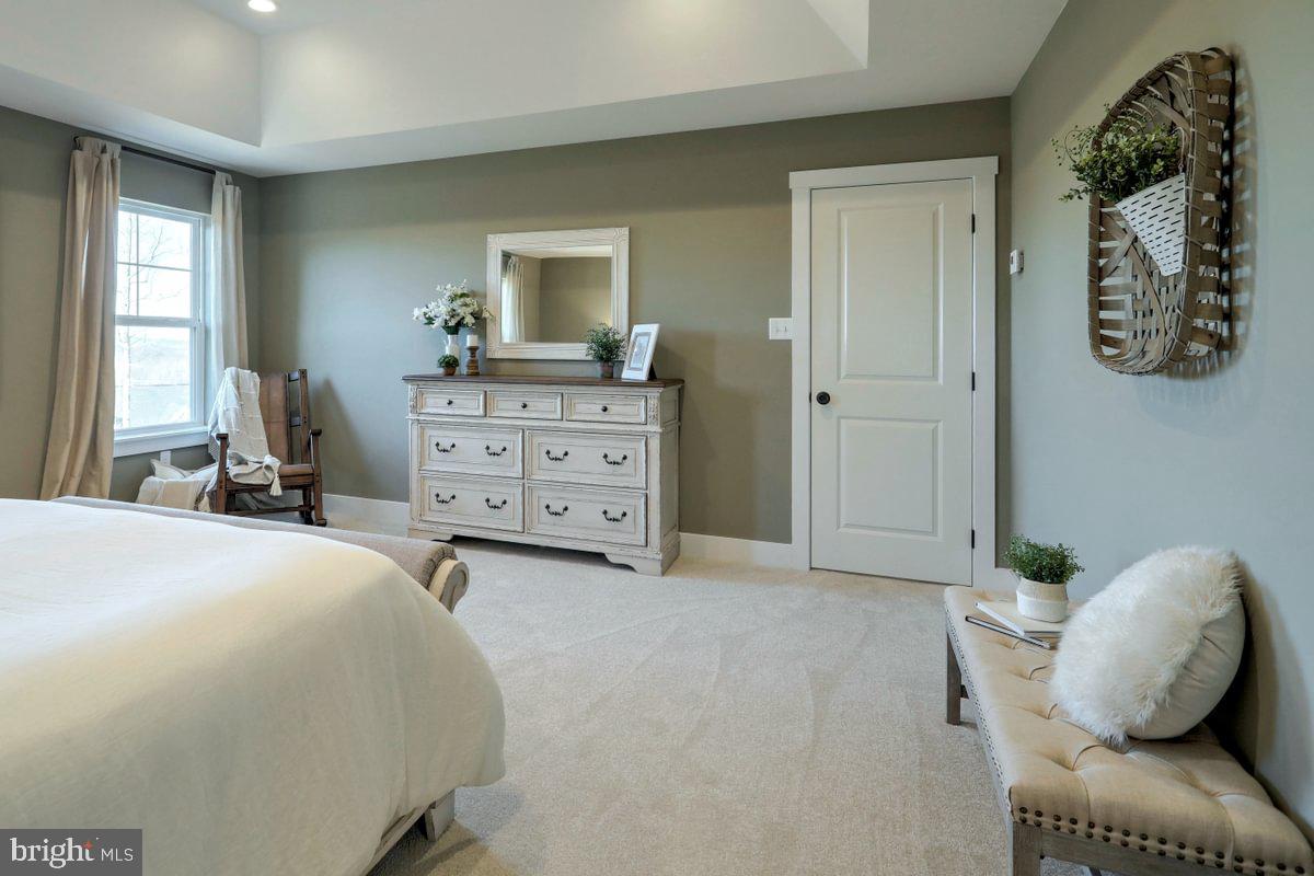 MEADOWBROOK - Residential