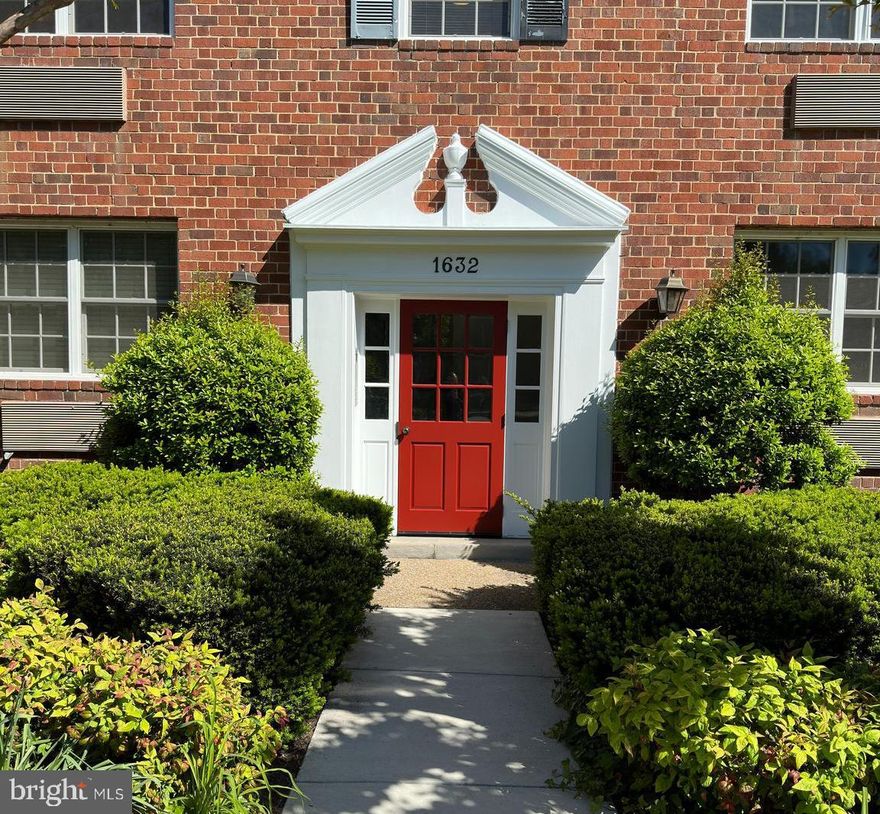 *** UPDATE - BEST AND FINAL OFFERS DUE BY 9:00AM on 5/29/23.

 Welcome home!  This top floor condo is nestled in a quiet garden style building in Old Town, Alexandria.  The unit has been updated with granite countertops, beautiful shaker style cabinets, brand new appliances (Refrigerator, Microwave, Dishwasher) and new hardwood floors throughout the unit. The bathroom has been updated with a new tub, tile, vanity, fixtures and floors. As a bonus, it includes a stackable washer and dryer that is not often found in condos this size. 
Excellent location-minutes from Amazon H2Q!  Next to the GW Parkway, bike path/running trail.  Minutes to National Airport, DC, Pentagon, and King Street.   7-minute walk to shops & restaurants (Rustico, Buzz, Tropical Smoothie Cafe and more!) Walk to Potomac River and Braddock Metro.  Off street parking available.