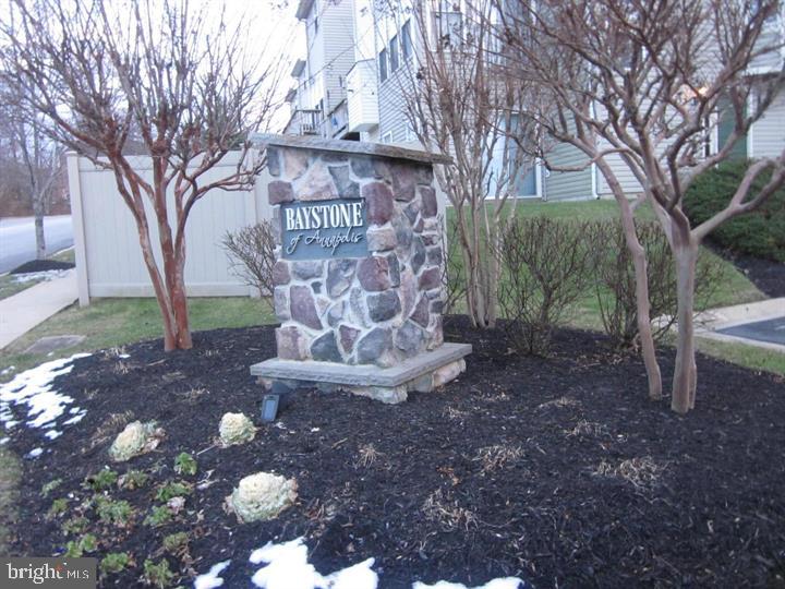 COLLEGE PARKWAY PLACE - Residential Lease