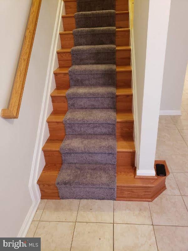 COLLEGE PARKWAY PLACE - Residential Lease