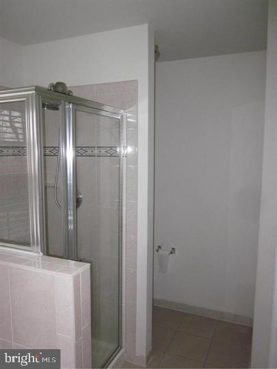 COLLEGE PARKWAY PLACE - Residential Lease