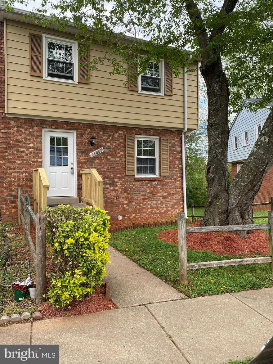 ****BACK ON THE MARKET!!! WELCOME HOME !  THIS BEAUTIFUL REMODELED BRICK FRONT  END  UNIT TOWNHOME WONT LAST ! IT HAS FENCED YARD AND A SHED!  HOME IS FRESHLY PAINTED THROUGHOUT** MAIN LEVEL HAS HARDWOOD FLOORS IN  FOYER & FAMILY ROOM,  NEW TILED KITCHEN FLOOR AND , NEW GAS STOVE ** MAIN LEVEL BTHRM HAS BEEN REMODELED**UPPER LEVEL BEDROOMS HAVE NEW CARPET AND REMODELED BATHROOMS WITH CERAMIC TILE **. MASTER BEDROOM HAS LARGE WALK-IN CLOSET, WITH COMPLETELY REMODELED BATHROOM ** BASEMENT IS FULLY FINISHED WALKOUT WITH  WOOD LAMINATE FLOOR ,   DEN HAS A COZY FIREPLACE** LAUNDRY ROOM AND A BONUS ROOM FOR OFFICE .