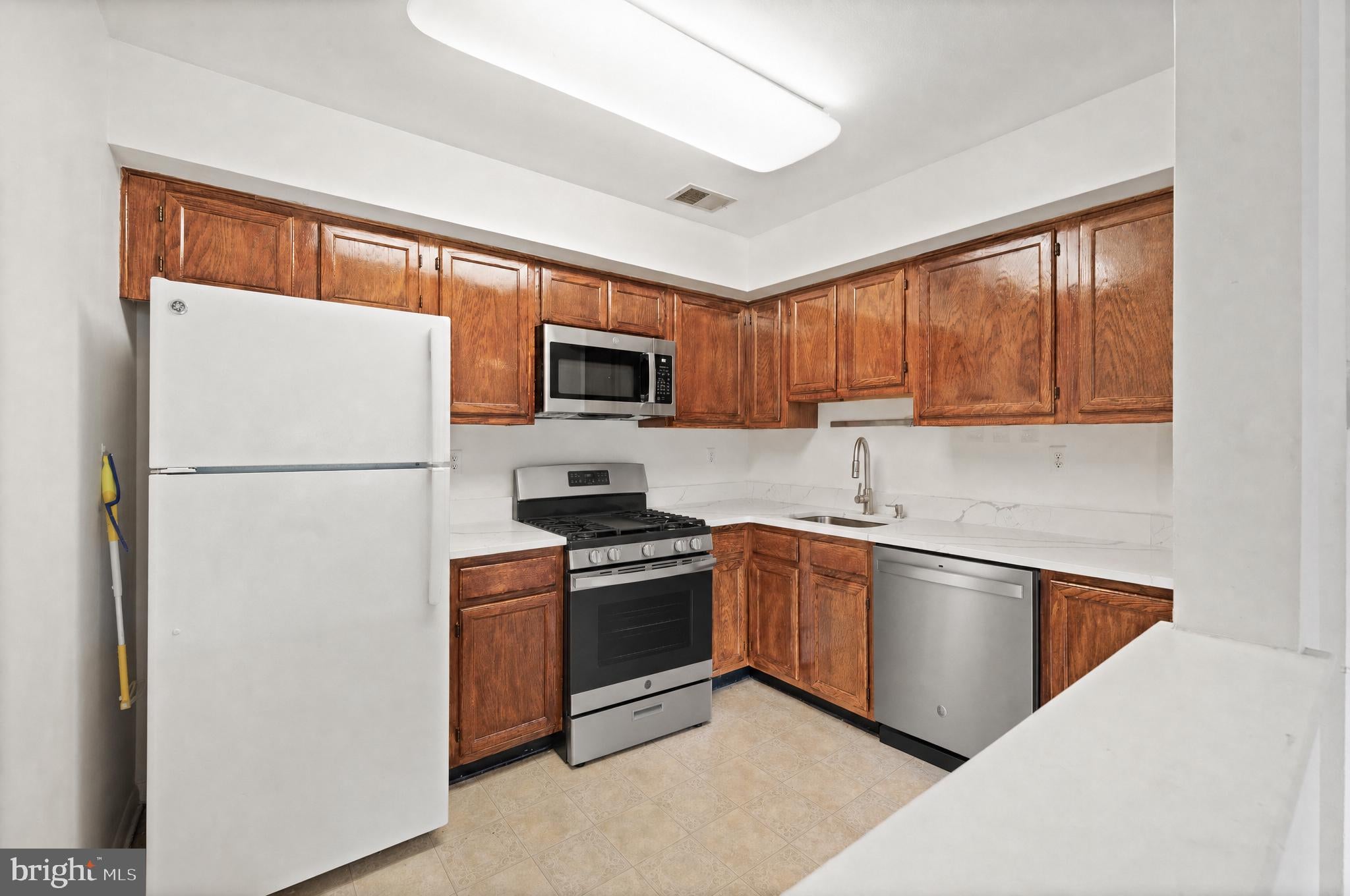 104 HERITAGE BOULEVARD 9