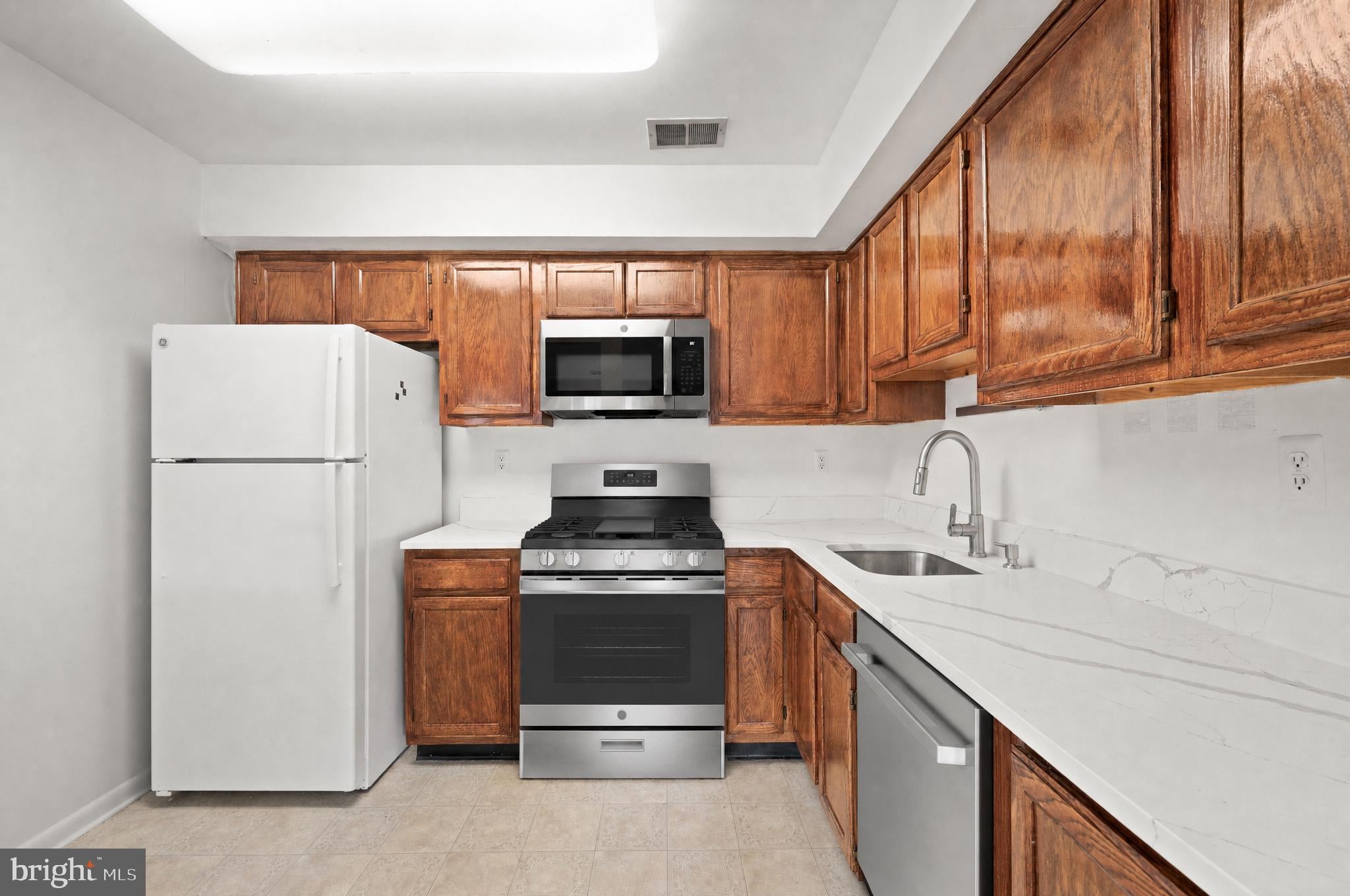 104 HERITAGE BOULEVARD 9