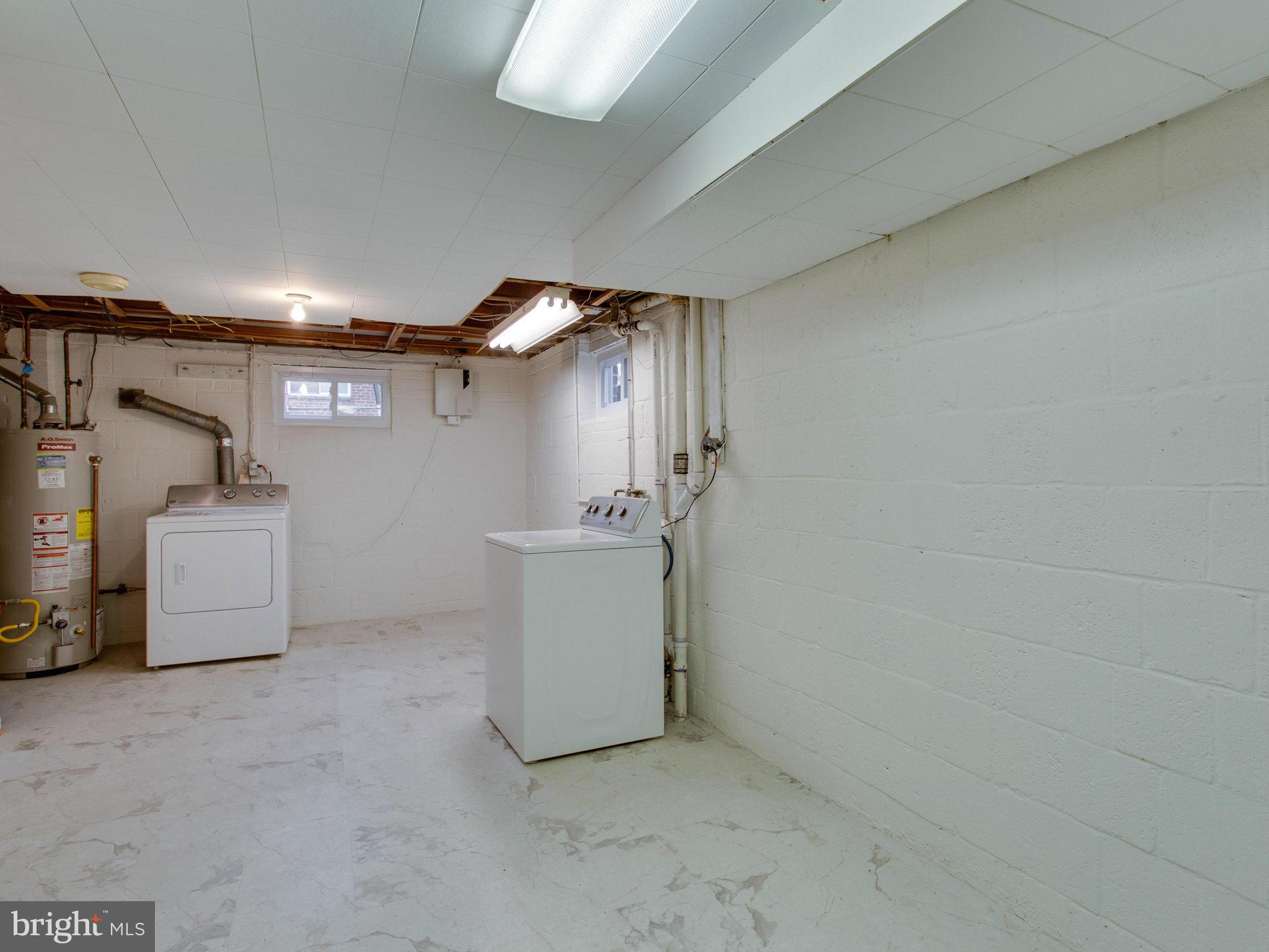 BROYHILL PARK - Residential