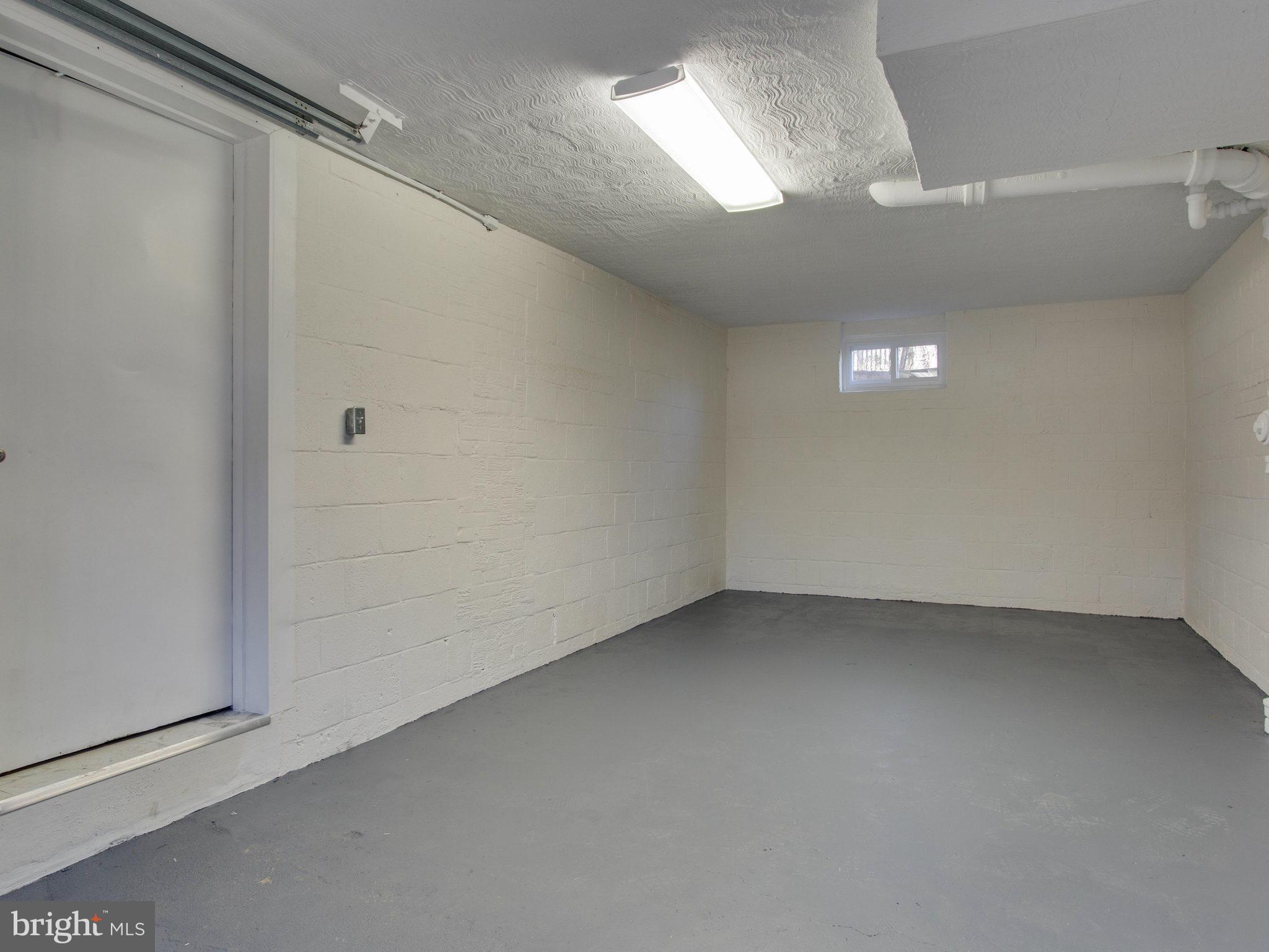 BROYHILL PARK - Residential