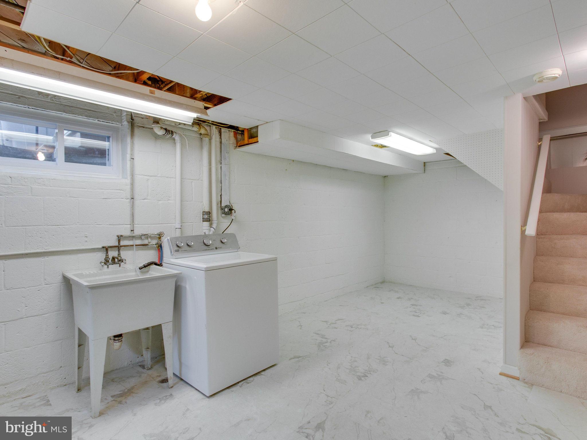 BROYHILL PARK - Residential