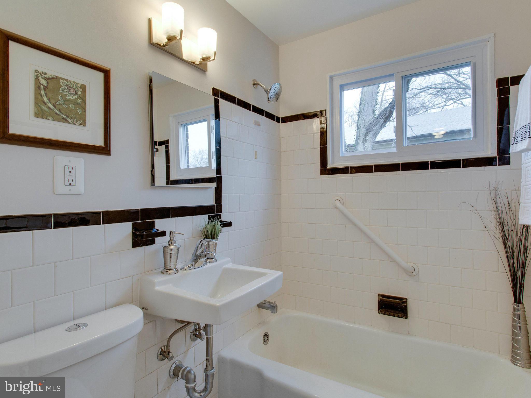 BROYHILL PARK - Residential