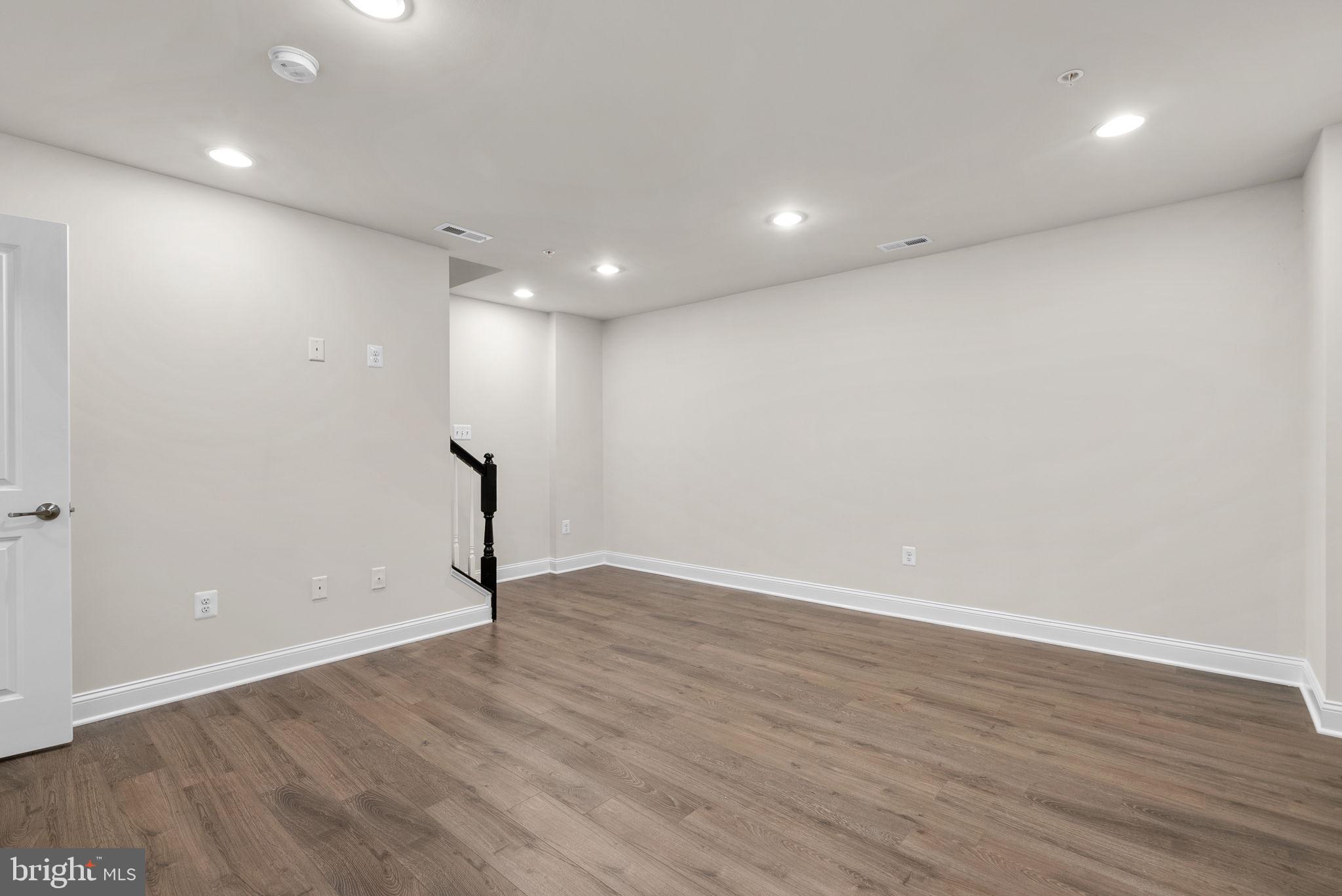 OXFORD SQUARE - Residential