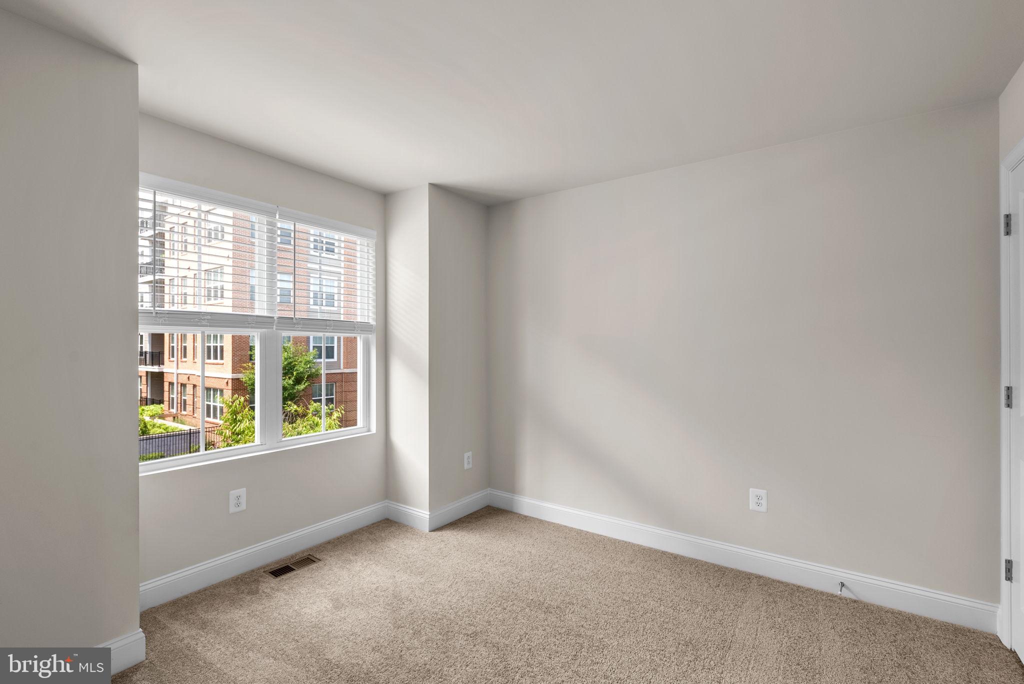 OXFORD SQUARE - Residential