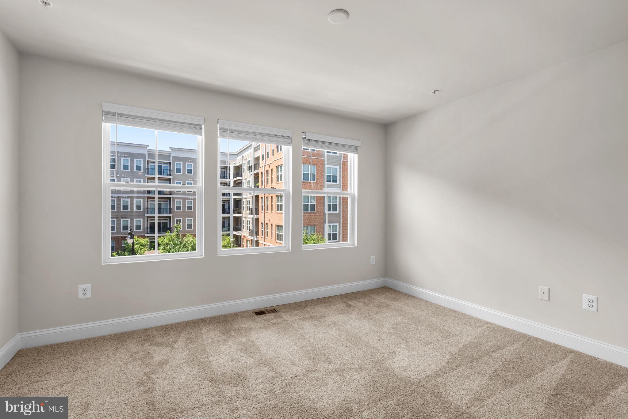 OXFORD SQUARE - Residential