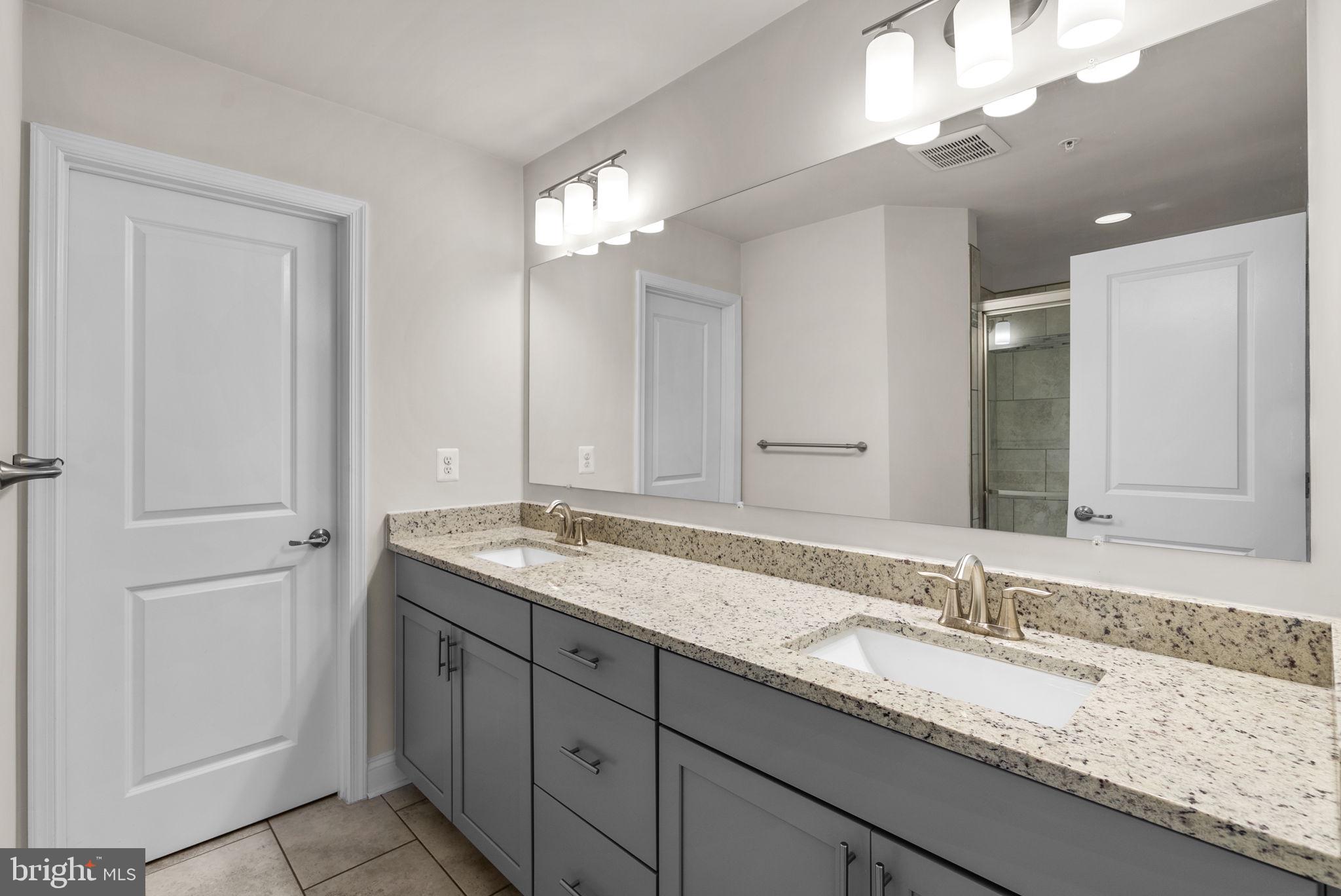 OXFORD SQUARE - Residential