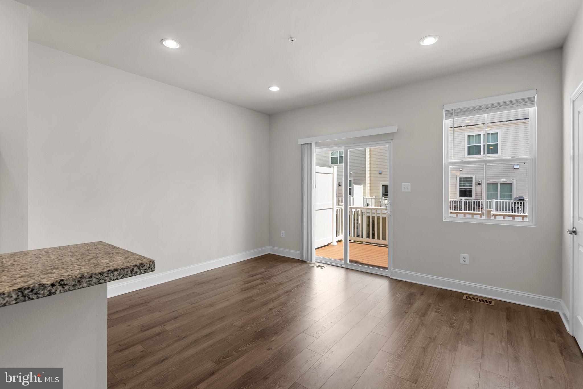 OXFORD SQUARE - Residential