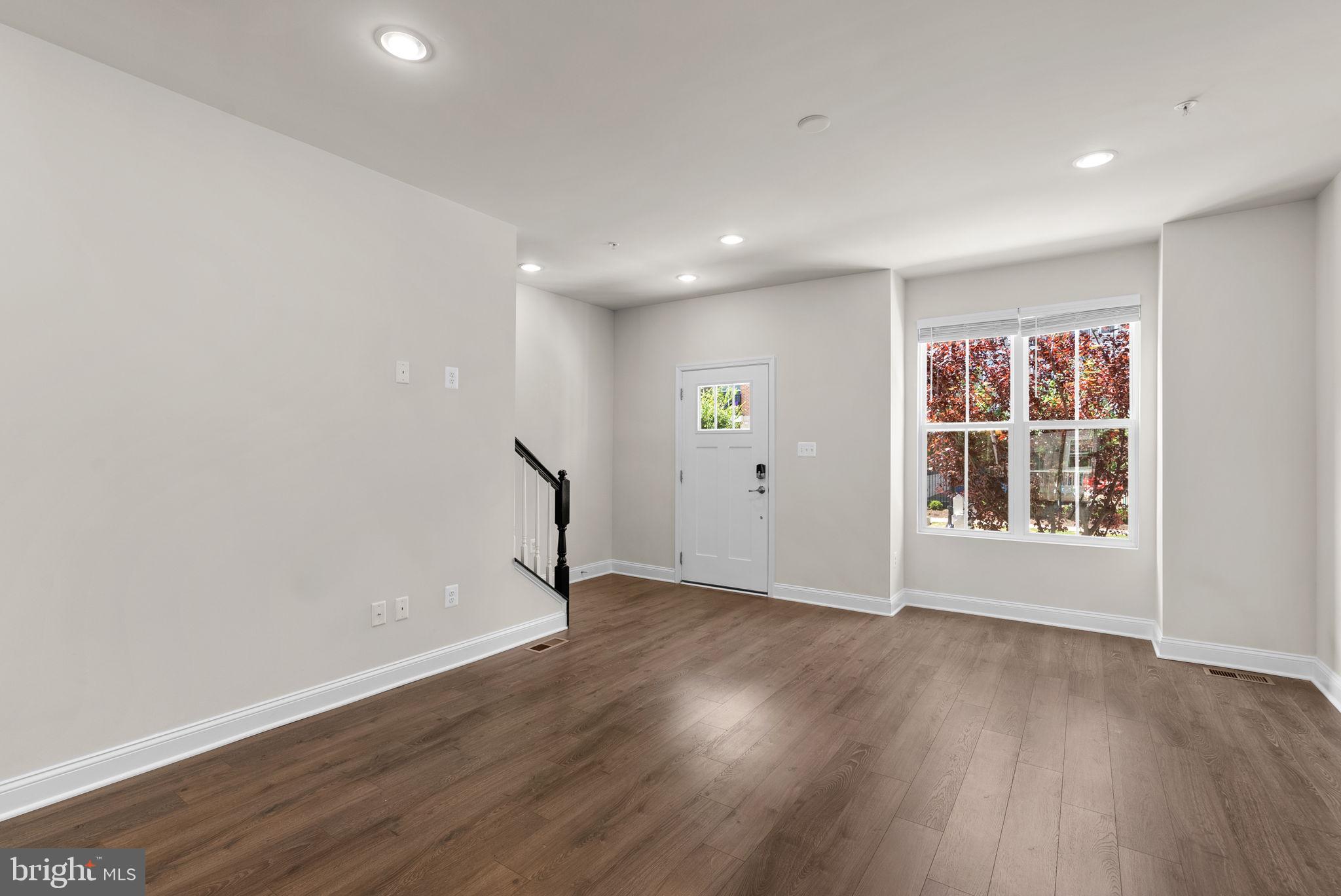 OXFORD SQUARE - Residential