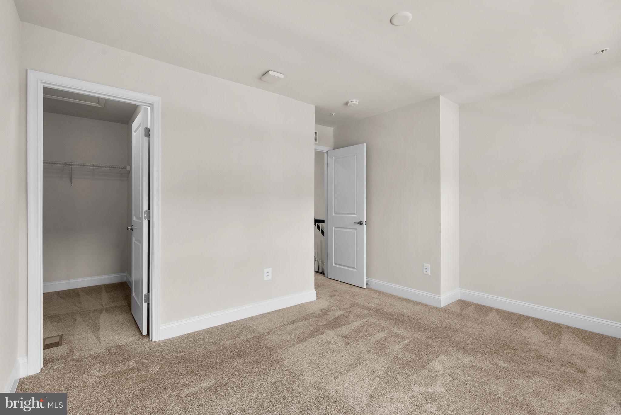 OXFORD SQUARE - Residential